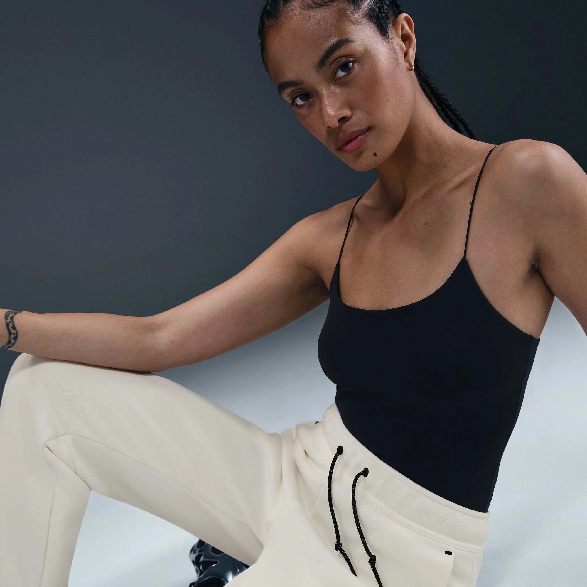 Дамски джогър Nike Tech Fleece Mid - Rise Joggers - Airhouse