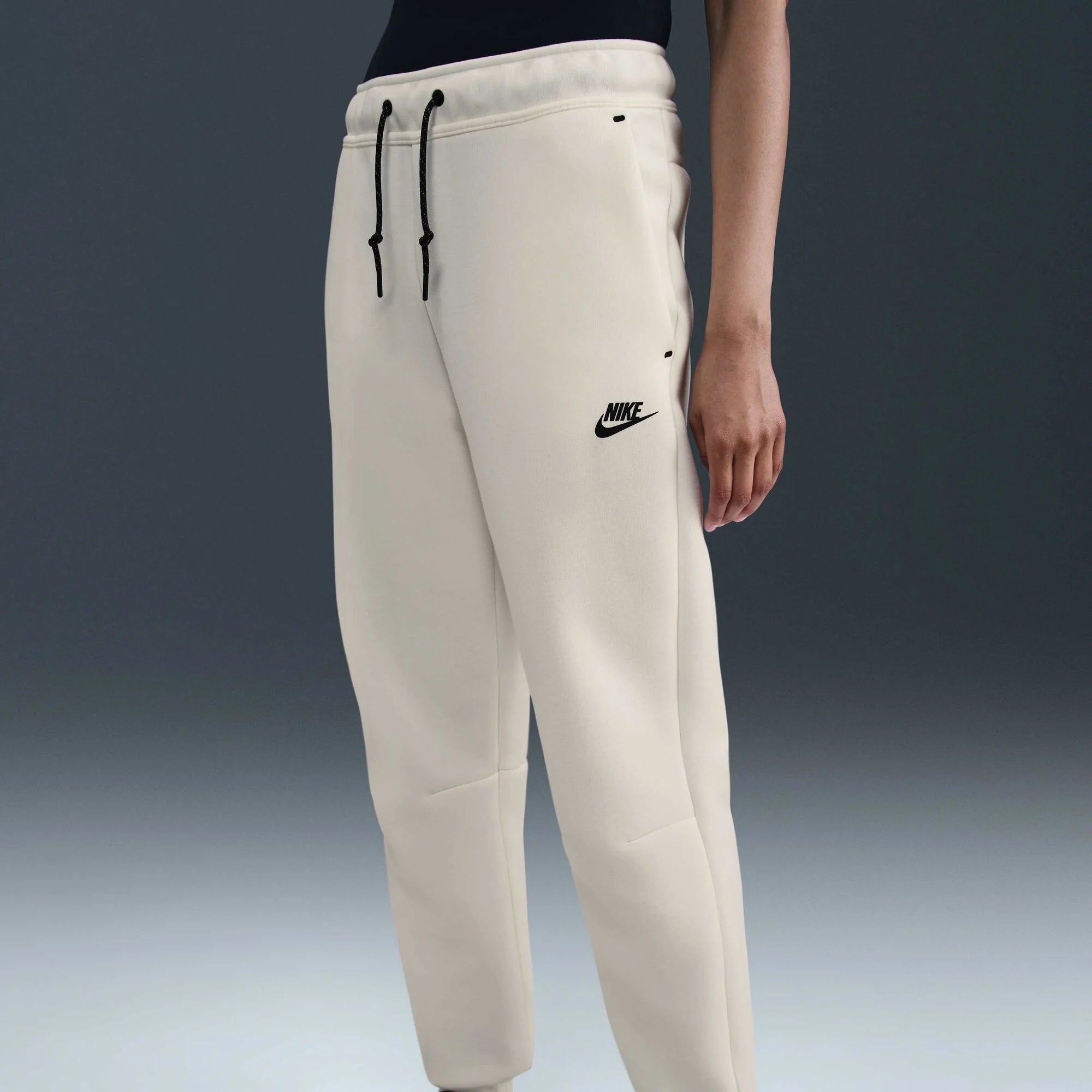 Дамски джогър Nike Tech Fleece Mid - Rise Joggers - Airhouse