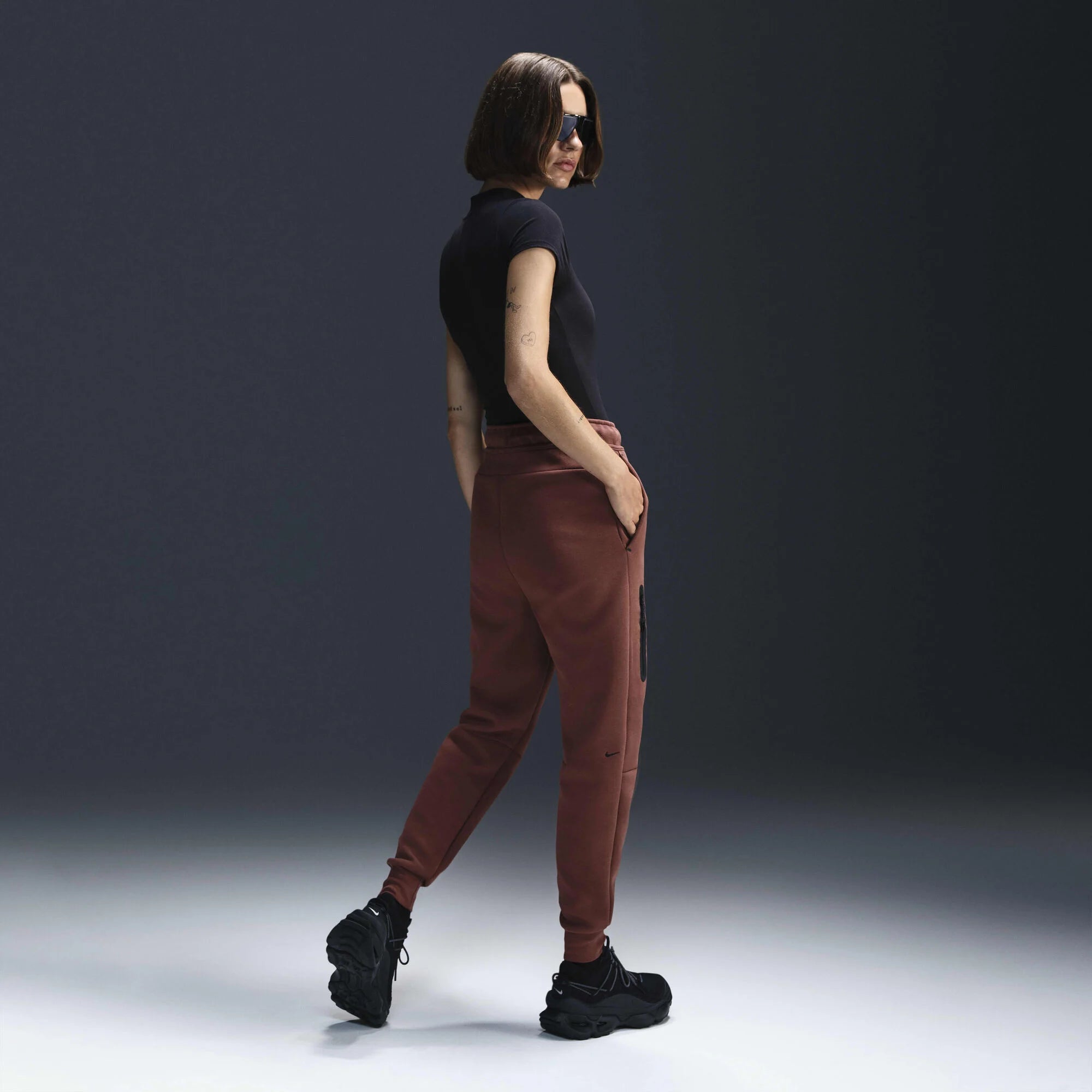 Дамски джогър Nike Tech Fleece Mid - Rise Joggers - Airhouse