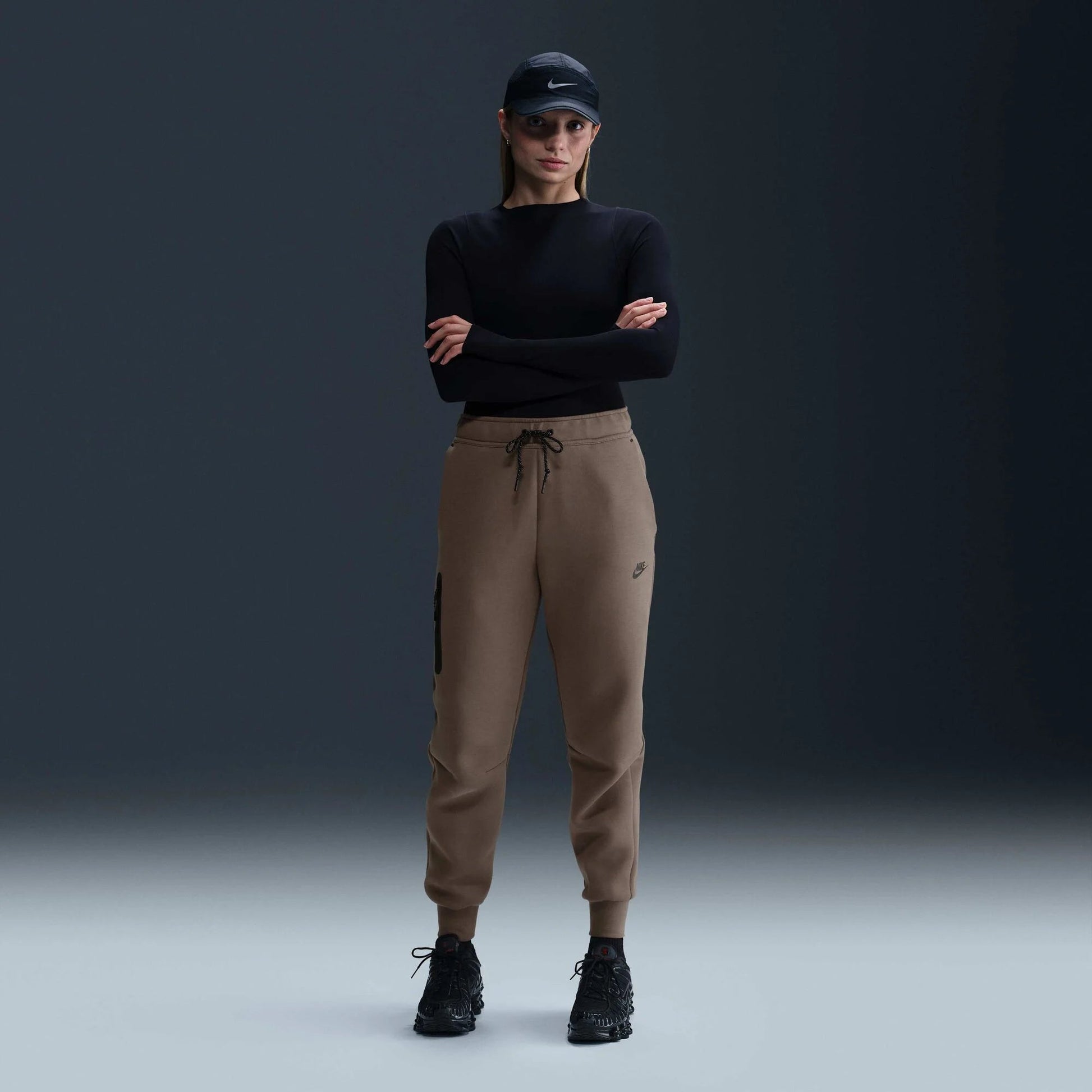 Дамски джогър Nike Tech Fleece Mid - Rise Joggers - Airhouse
