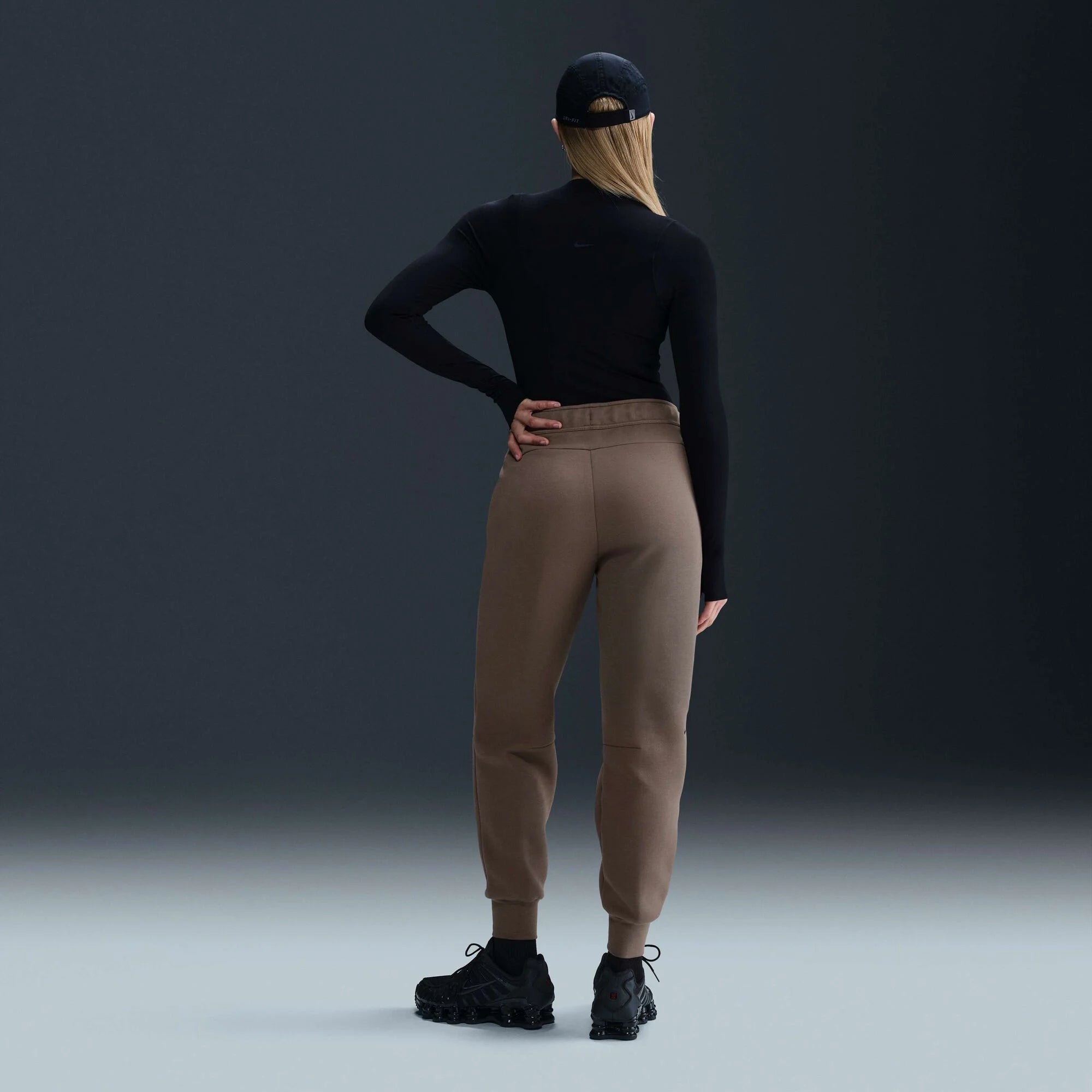 Дамски джогър Nike Tech Fleece Mid - Rise Joggers - Airhouse