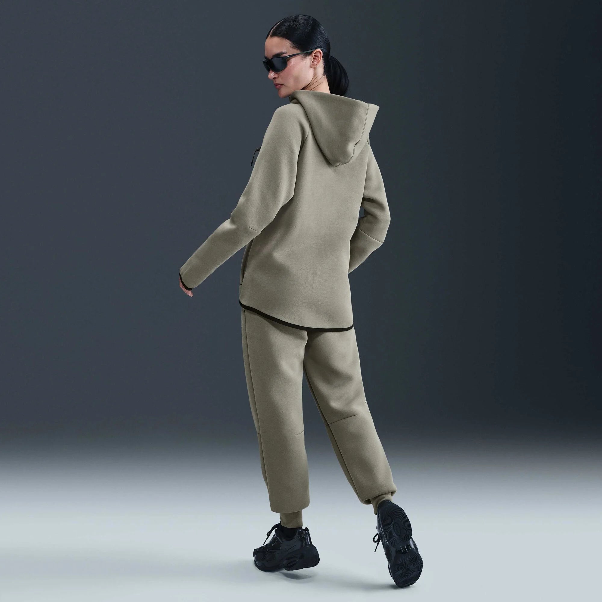 Дамски джогър Nike Tech Fleece Mid - Rise Joggers - Airhouse