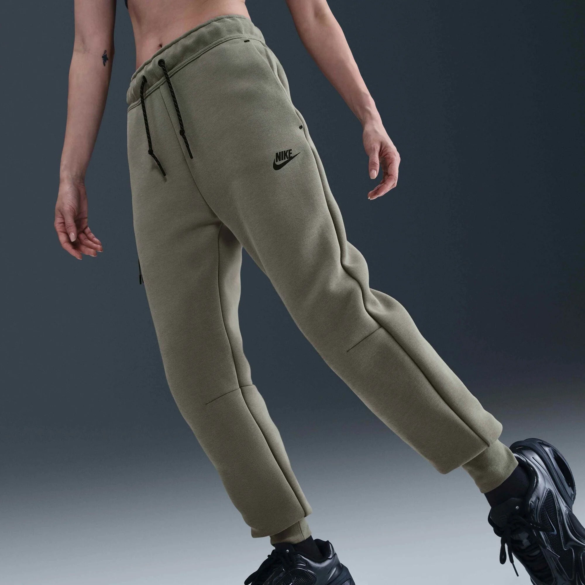 Дамски джогър Nike Tech Fleece Mid - Rise Joggers - Airhouse