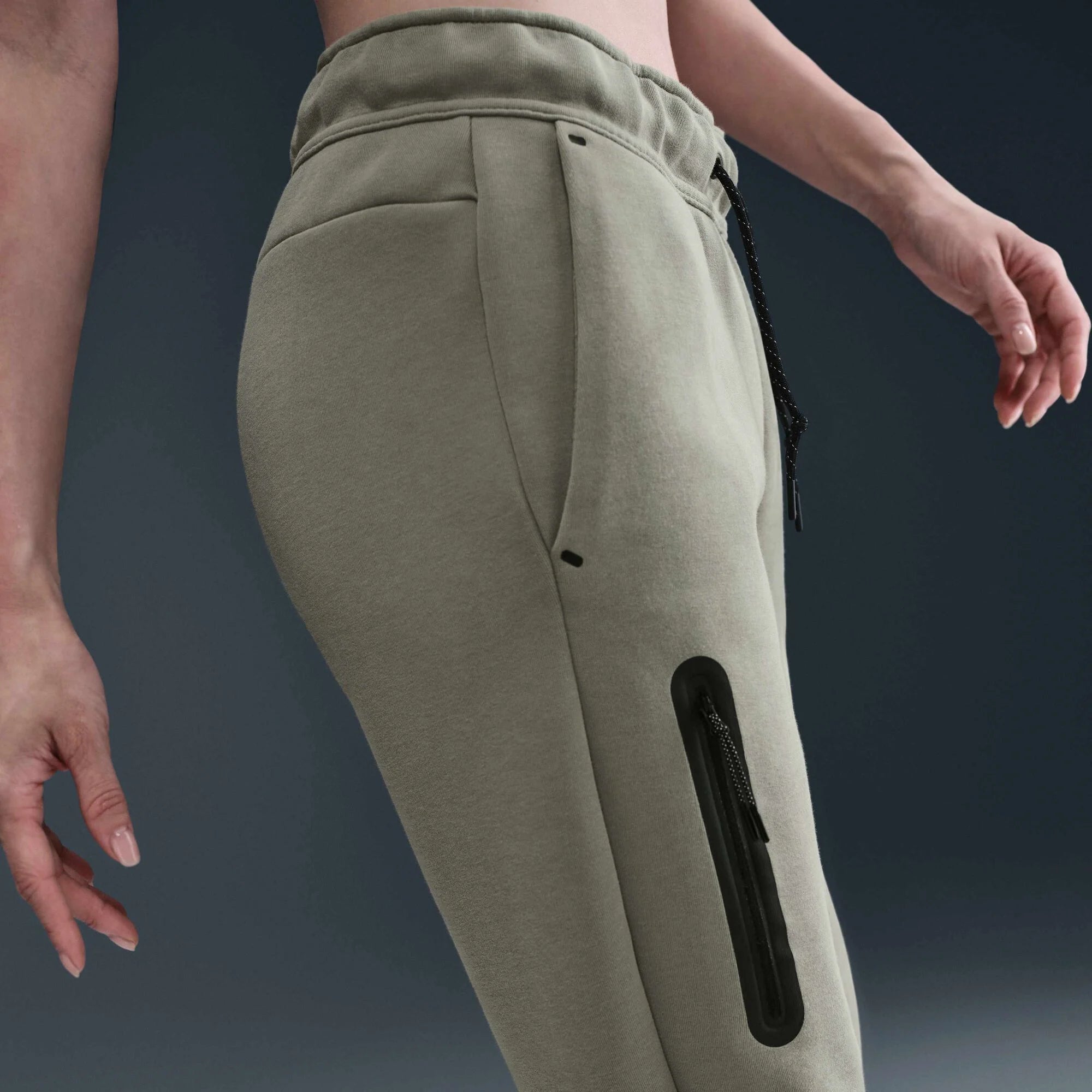 Дамски джогър Nike Tech Fleece Mid - Rise Joggers - Airhouse