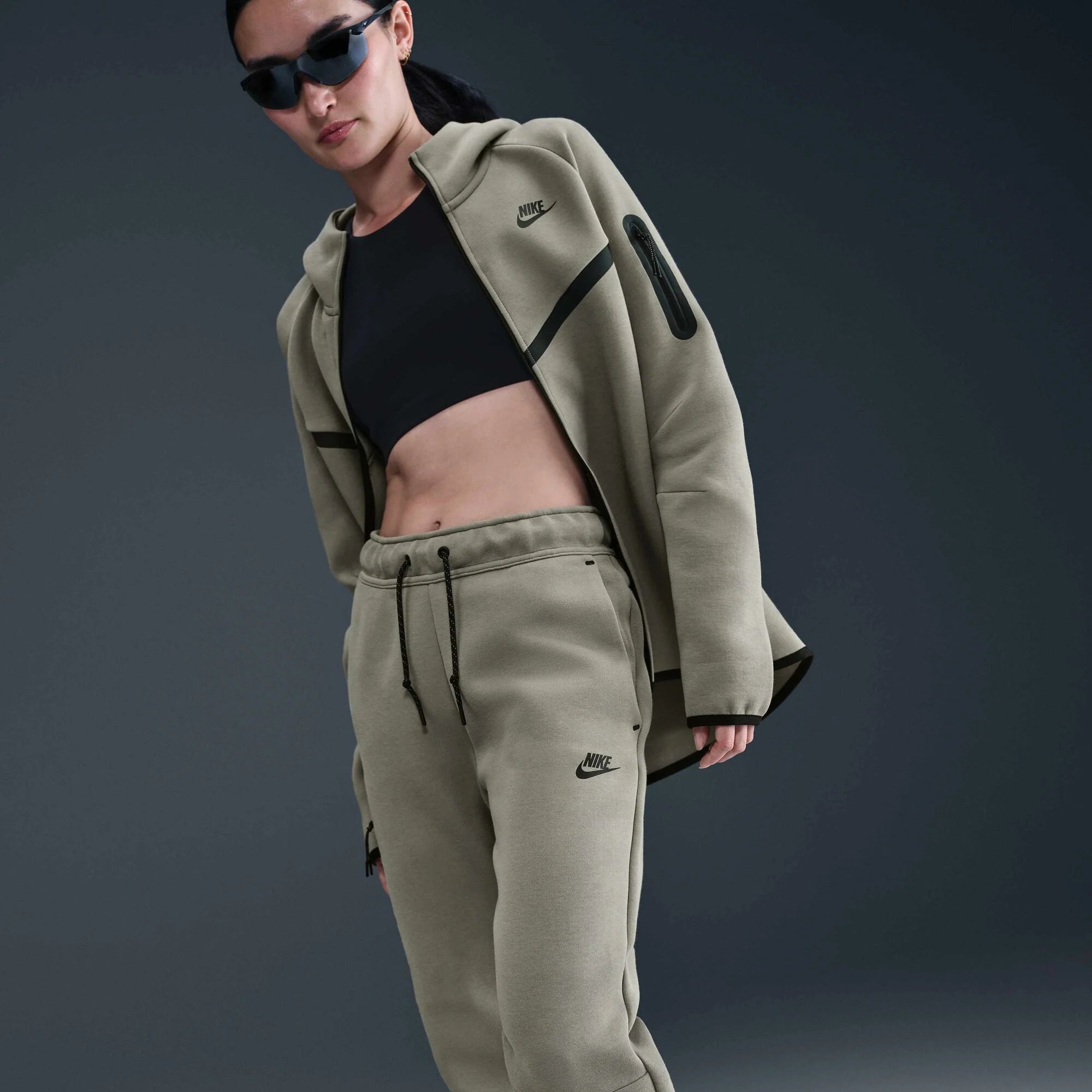 Дамски джогър Nike Tech Fleece Mid - Rise Joggers - Airhouse