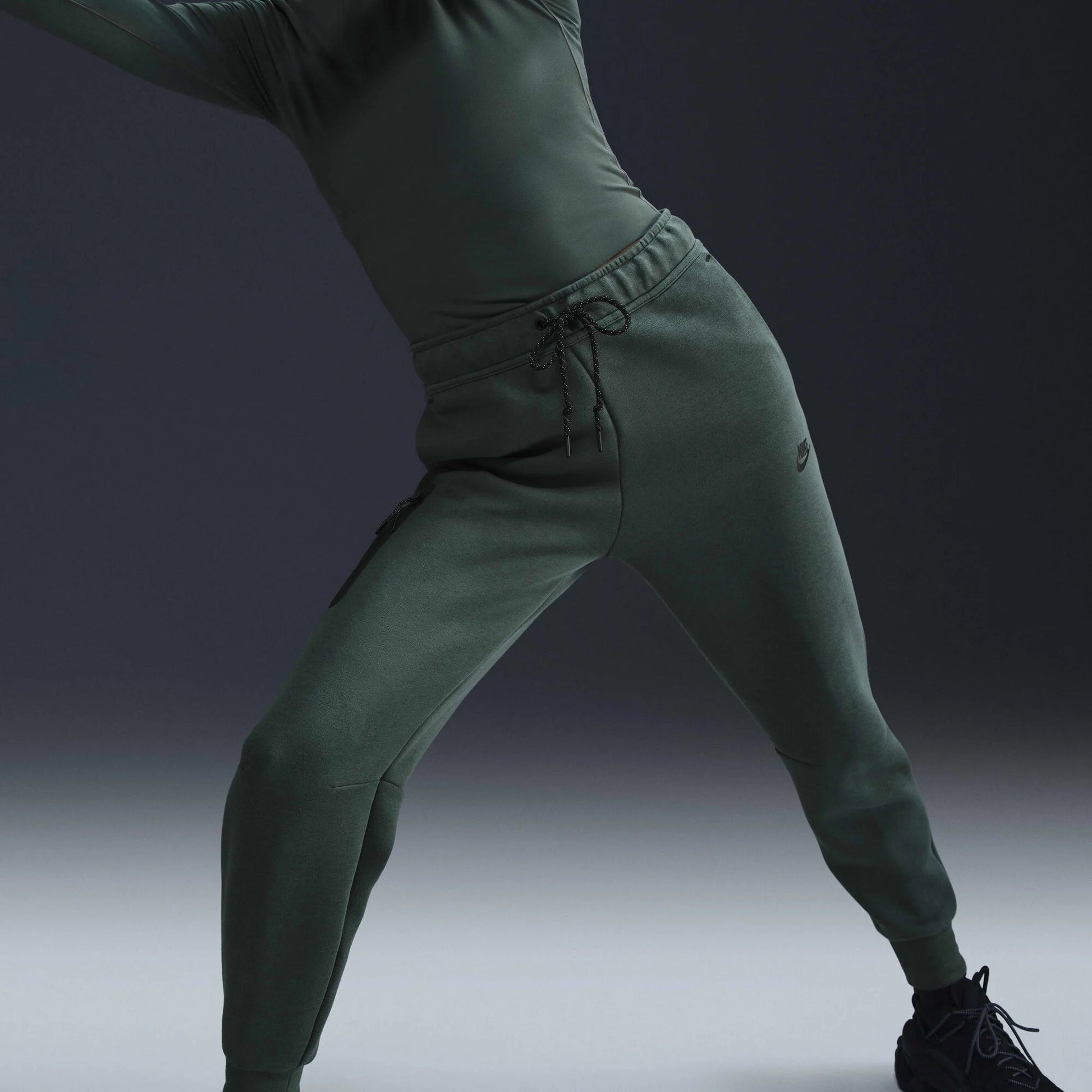 Дамски джогър Nike Tech Fleece Mid - Rise Joggers - Airhouse