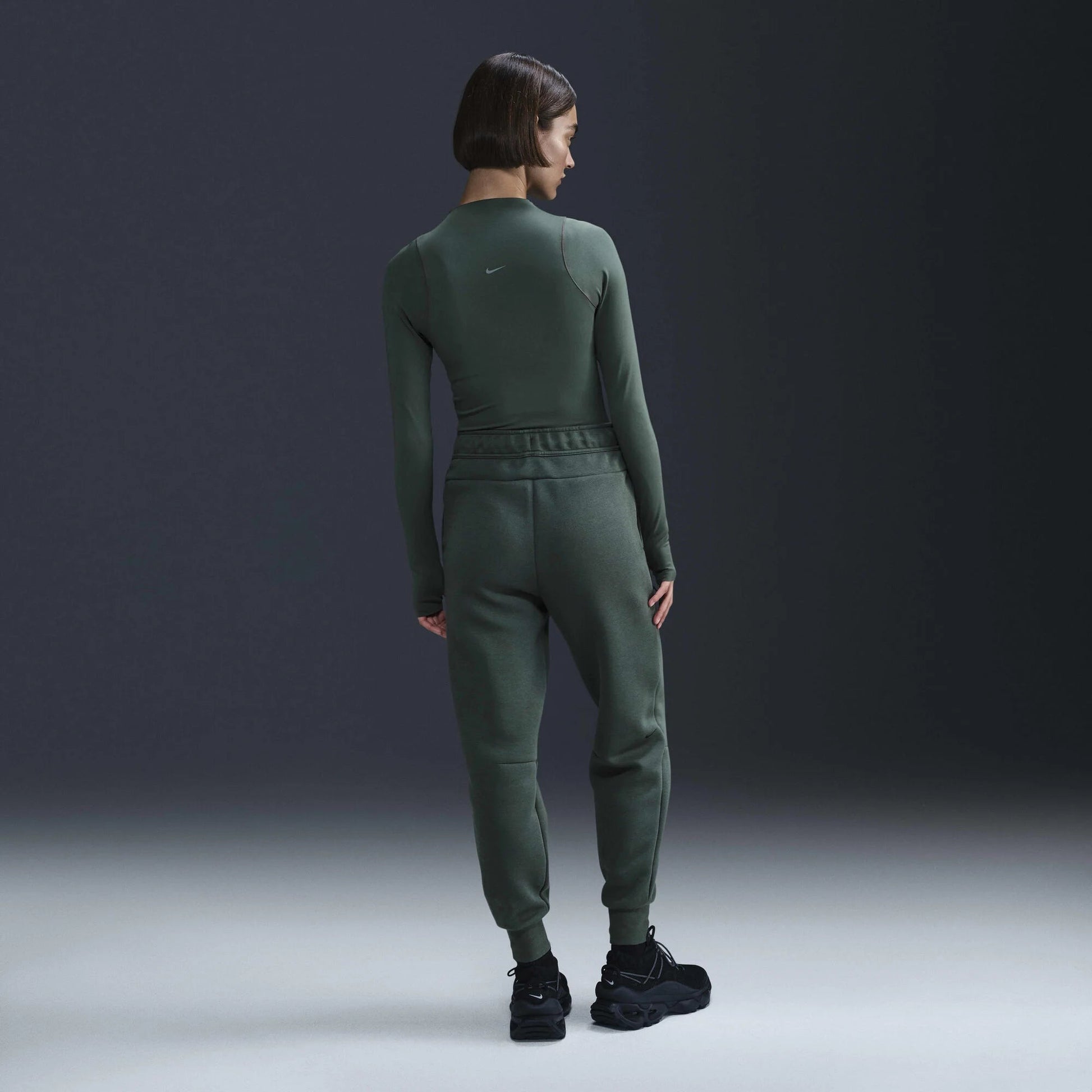 Дамски джогър Nike Tech Fleece Mid - Rise Joggers - Airhouse
