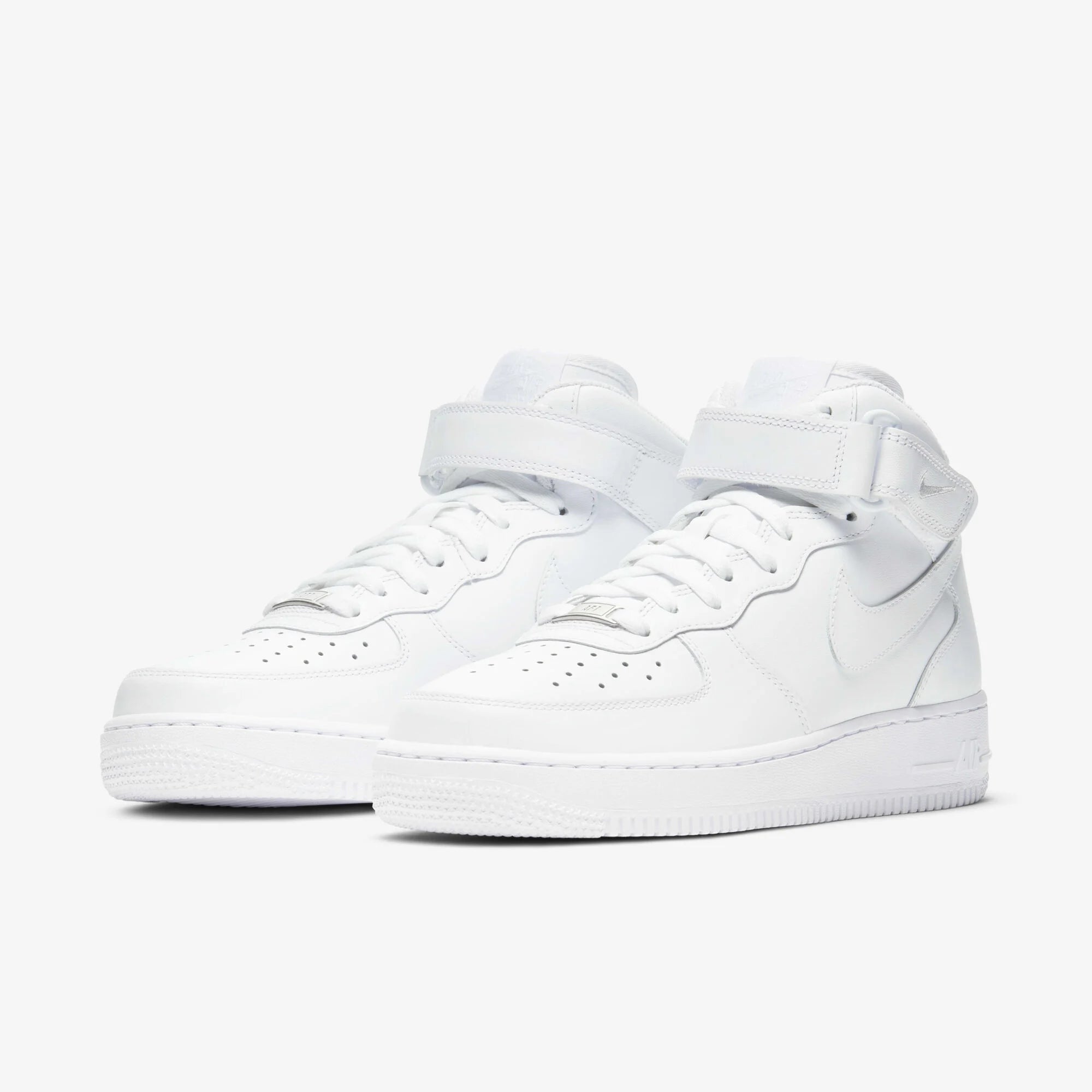 Дамски кецове Nike Air Force 1 '07 Mid - DD9625-100 отпред