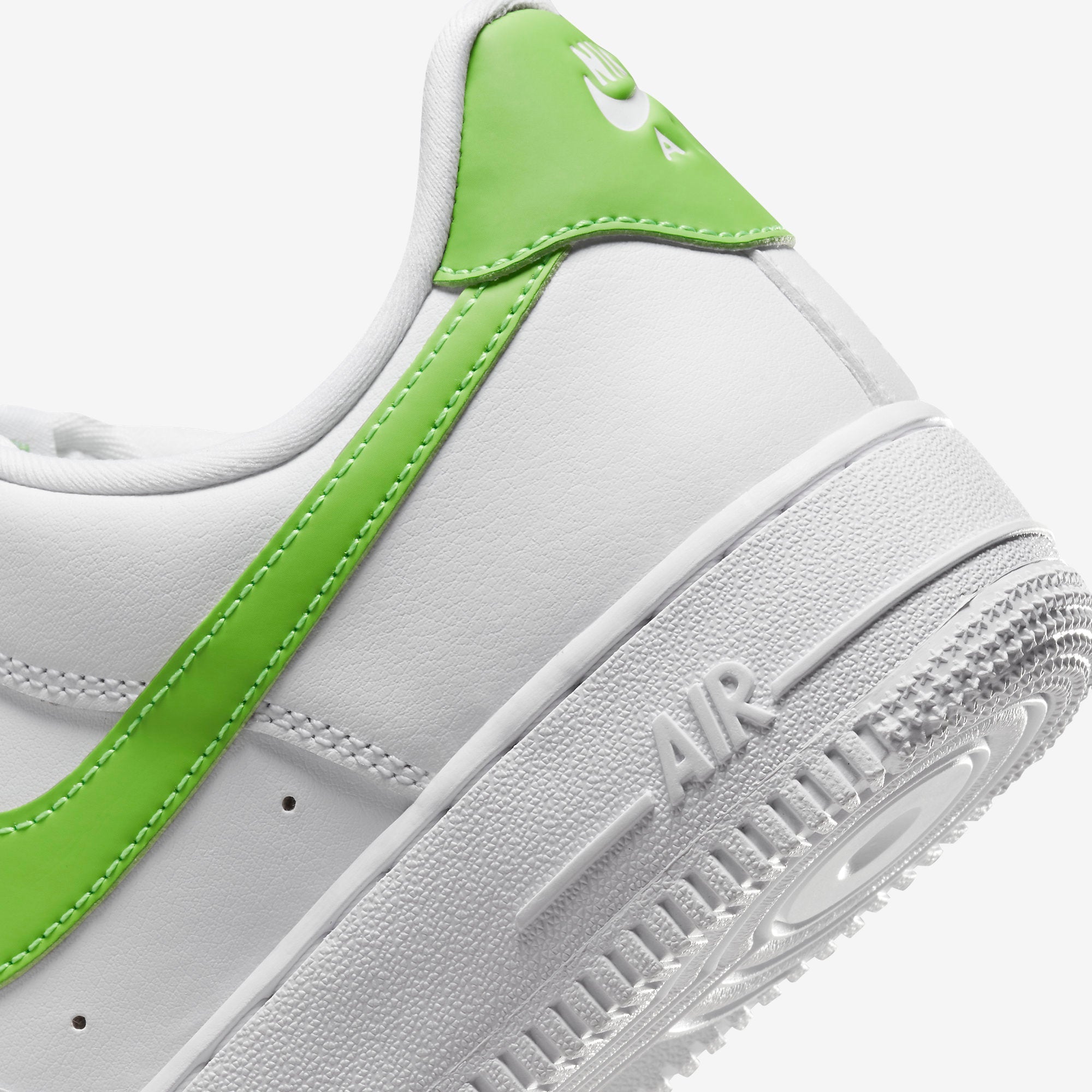 Дамски кецове Nike Air Force 1 Low - DD8959-112 детайл отзад
