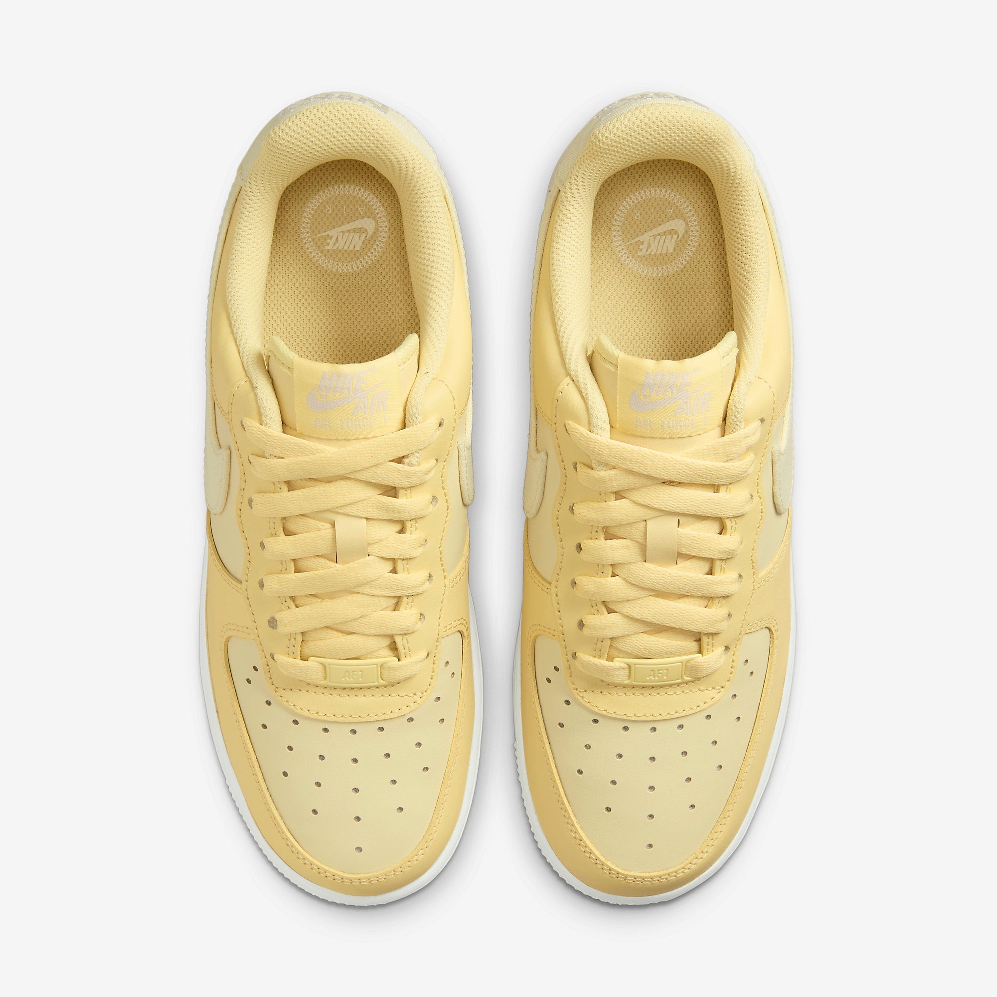 Дамски кецове Nike Air Force 1 Low - DJ9945-700 отгоре