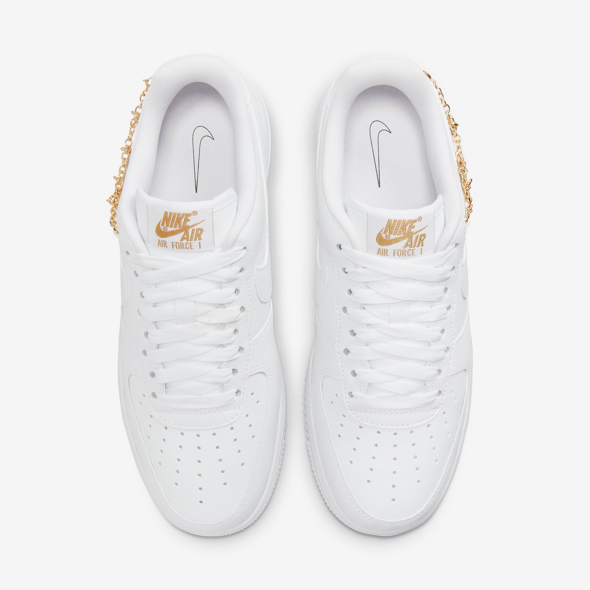 Дамски кецове Nike Air Force 1 White Pendant DD1525-100 изглед отгоре
