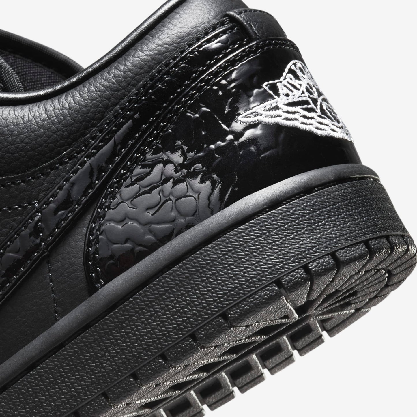 Дамски кецове Air Jordan 1 Low SE "Black Patent" - Airhouse