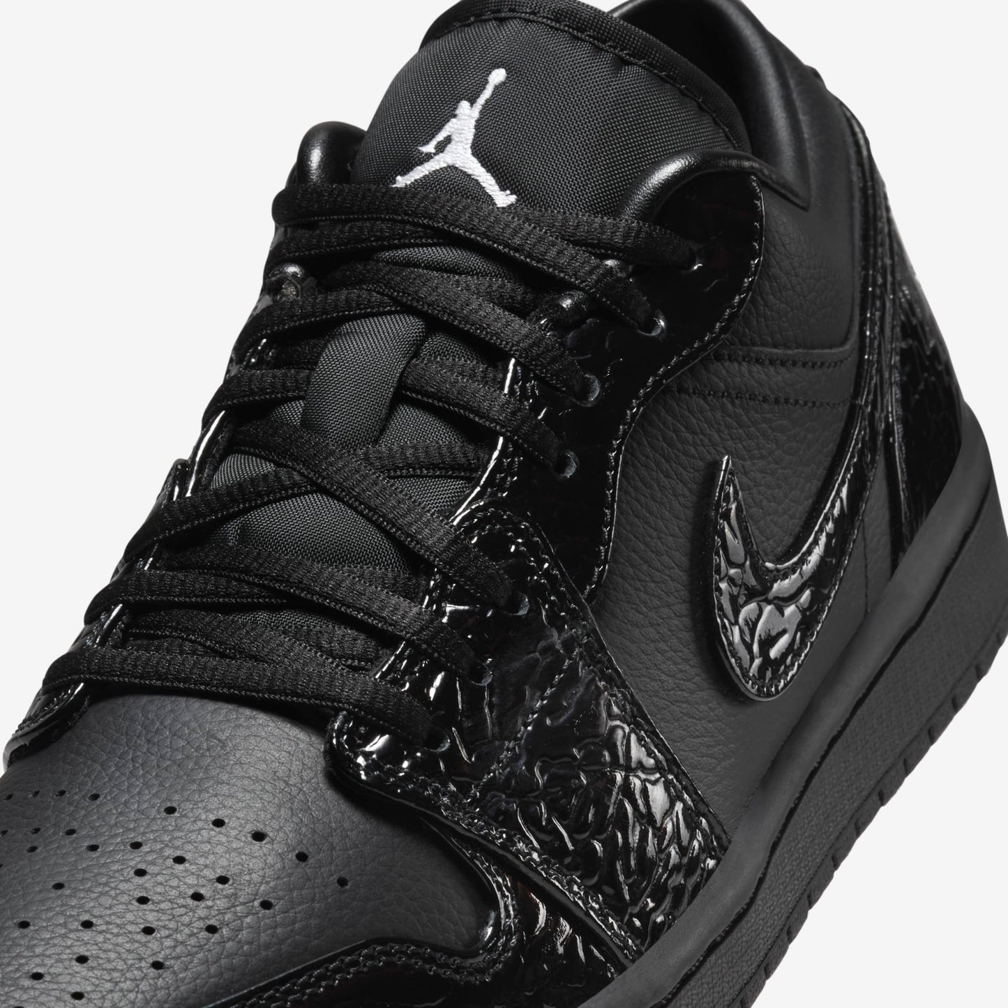 Дамски кецове Air Jordan 1 Low SE "Black Patent" - Airhouse
