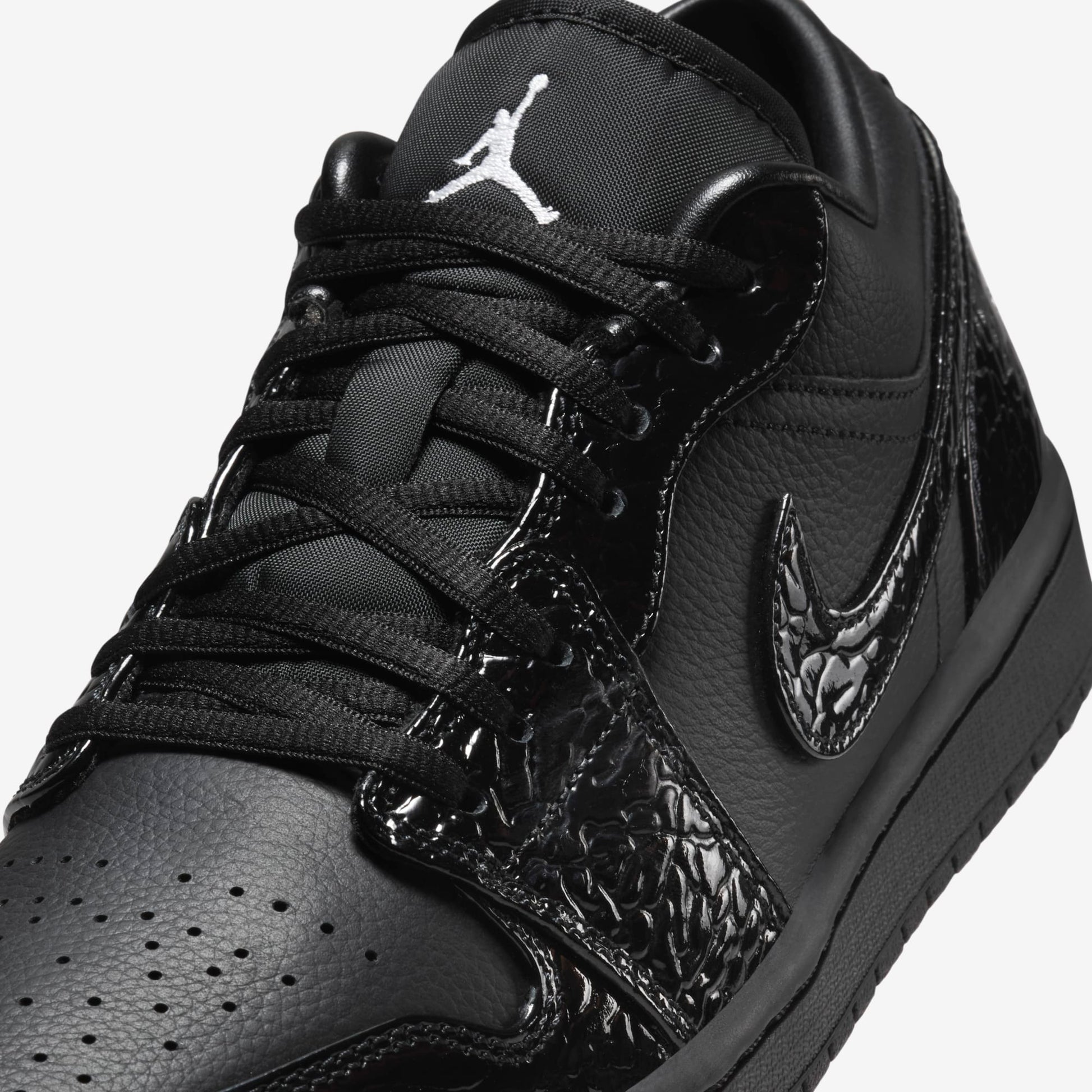 Дамски кецове Air Jordan 1 Low SE "Black Patent" - Airhouse