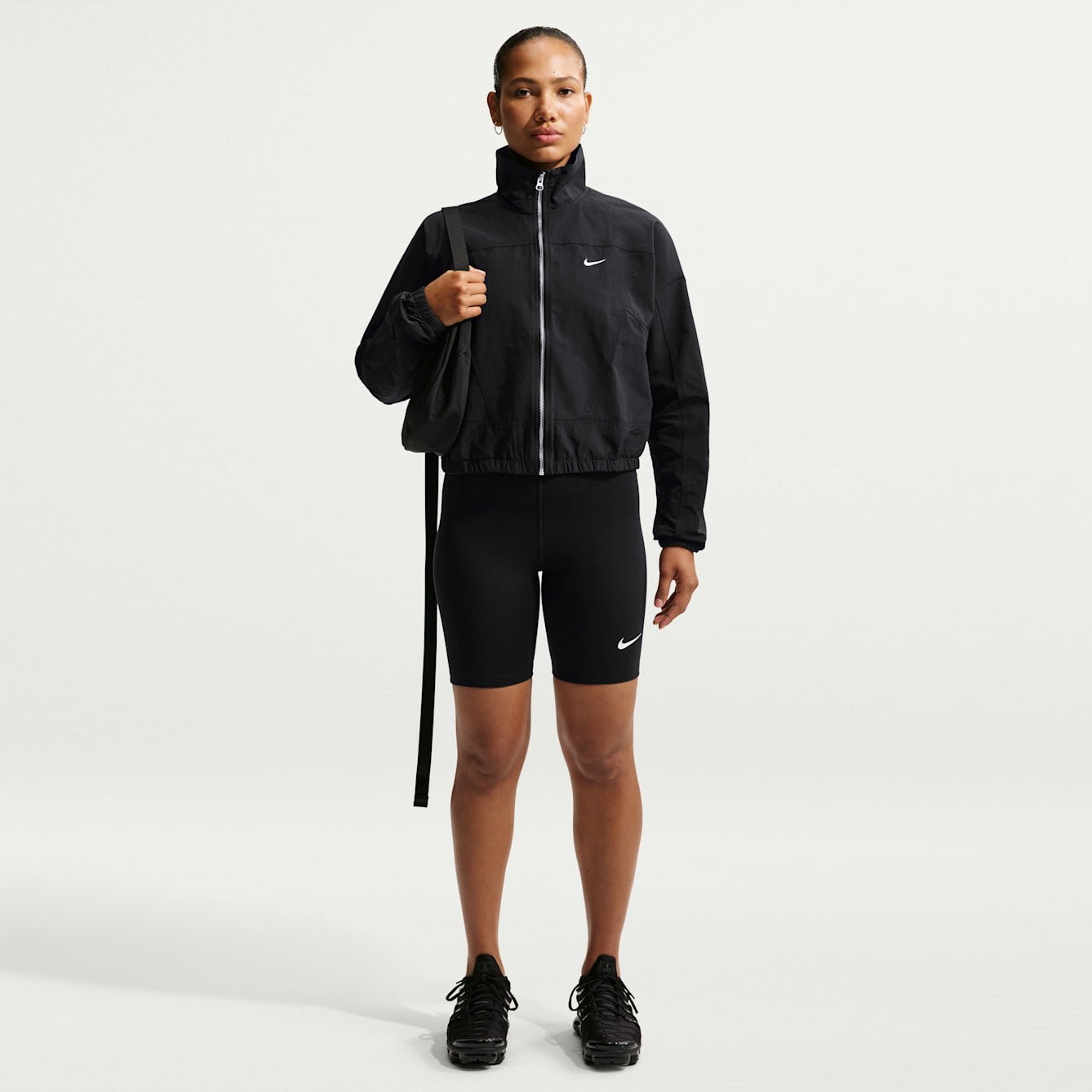 Дамски къс клин Nike Sportswear Classic High-Waisted Biker Shorts - DV7797-010 модел отпред