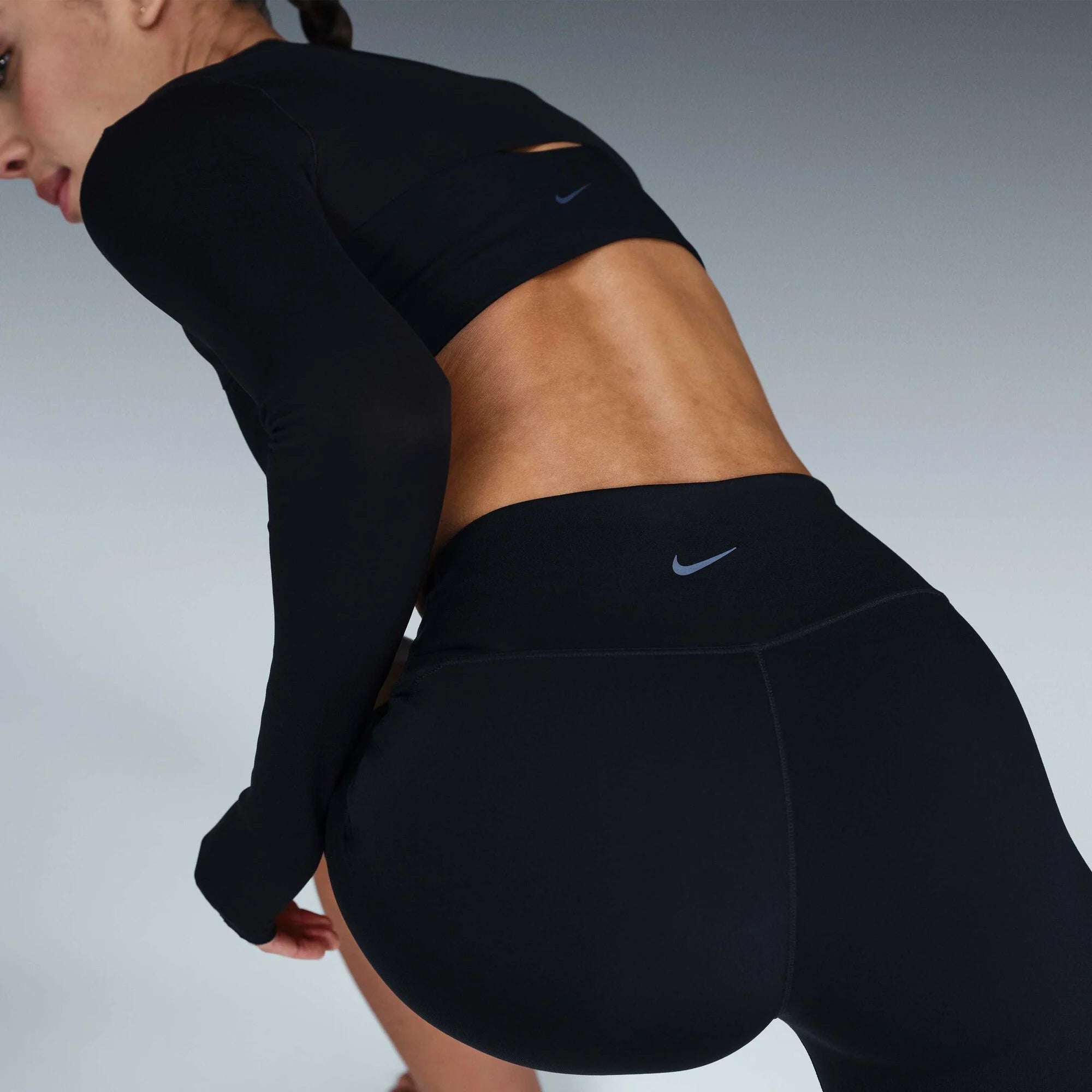 Дамски къс клин Nike One High-Waisted Biker Shorts - HJ3646-010 детайл отзад