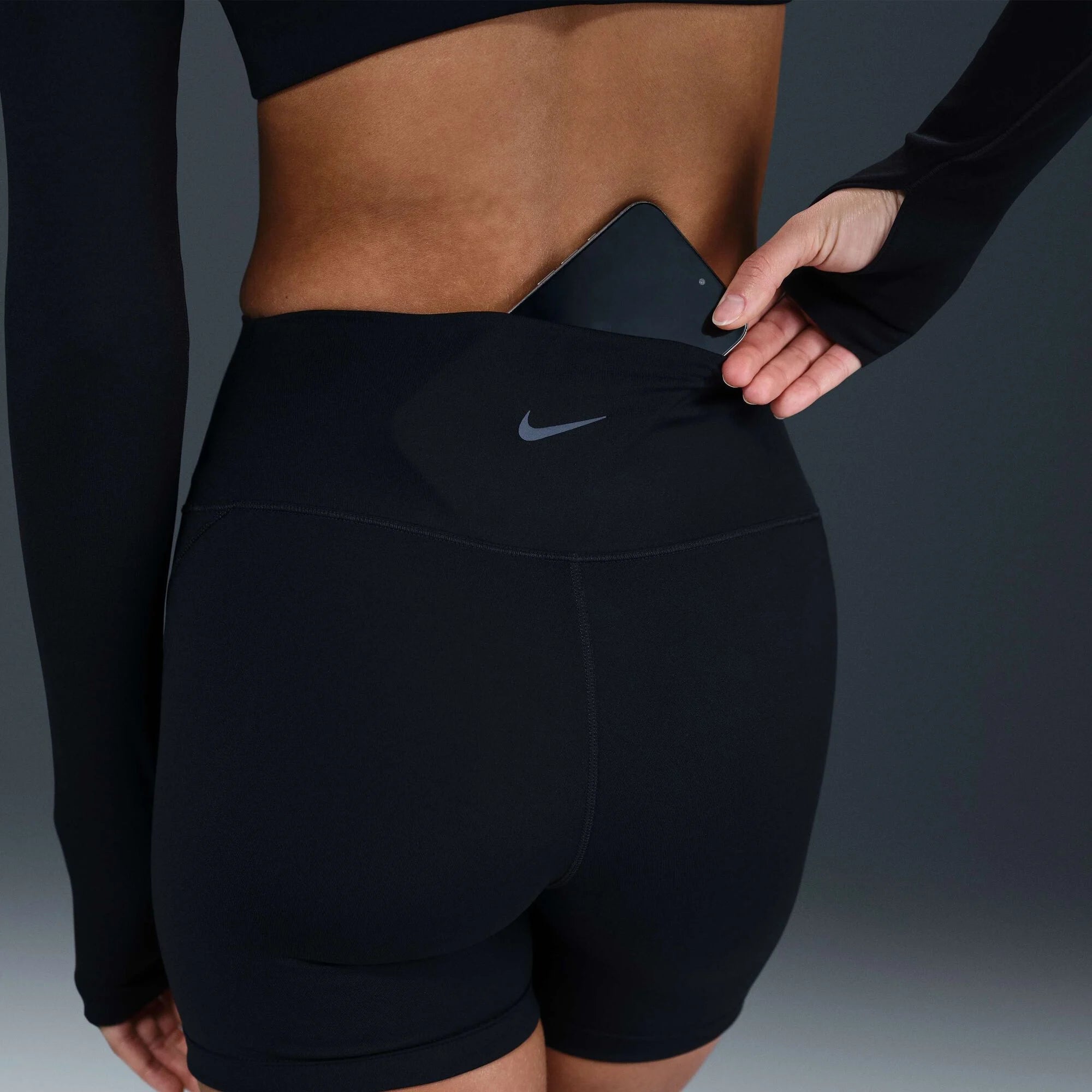 Дамски къс клин Nike One High-Waisted Biker Shorts - HJ3646-010 отзад