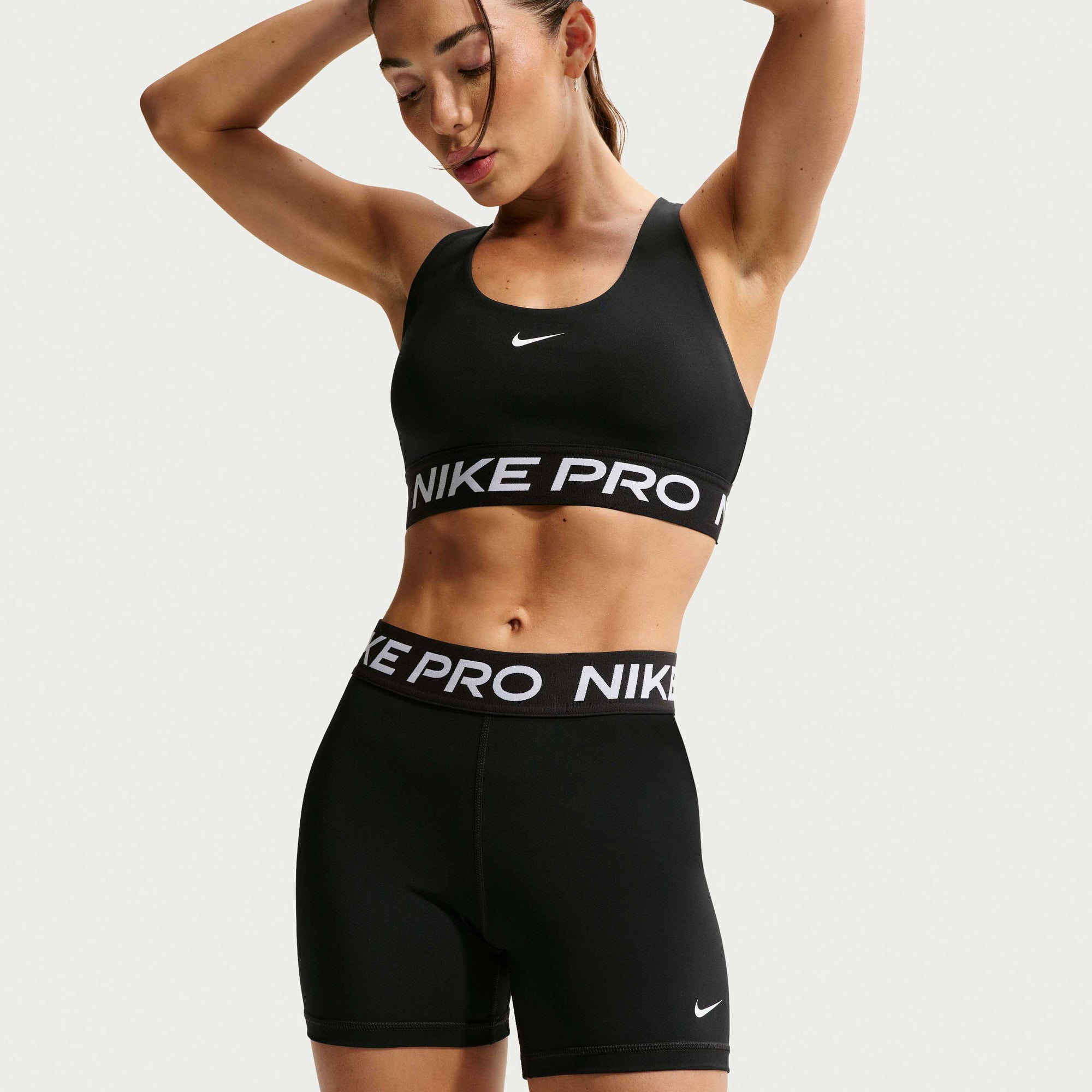 Дамски къс клин Nike Pro 365 Shorts - CZ9831-010 детайл отпред