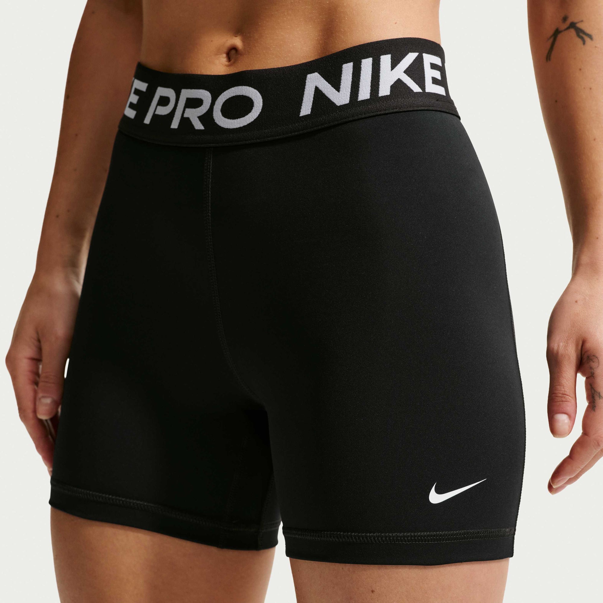 Дамски къс клин Nike Pro 365 Shorts - CZ9831-010 