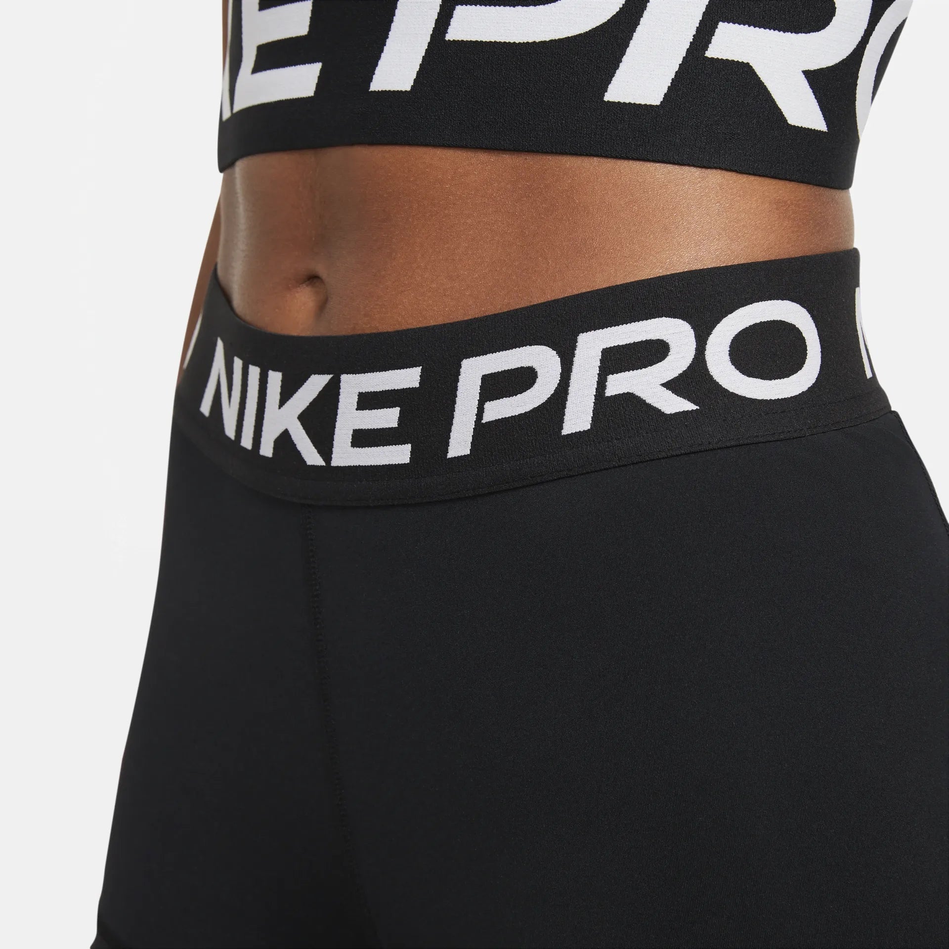 Дамски къс клин Nike Pro 365 Shorts - CZ9857-010 детайл ластик