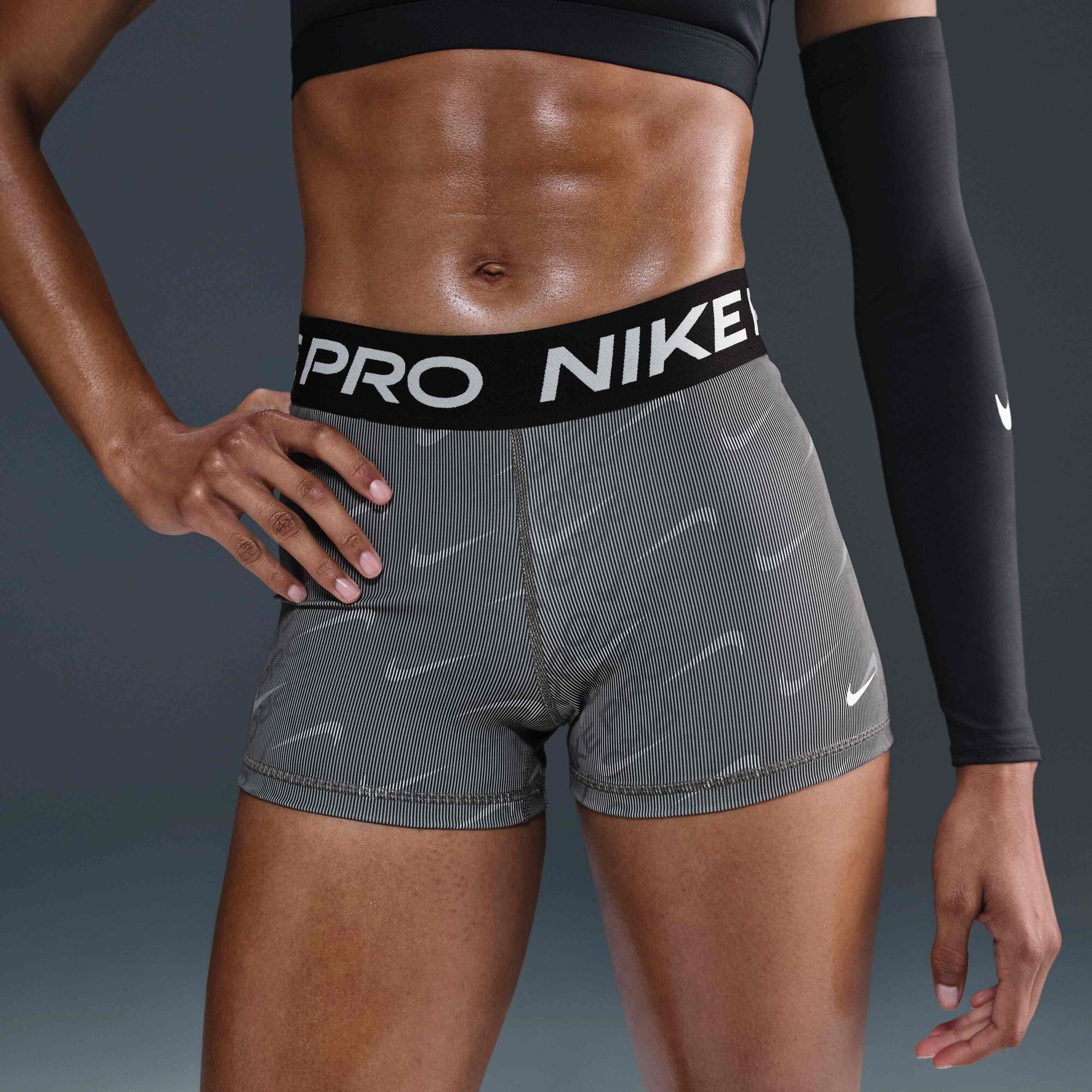 Дамски къс клин Nike Pro Mid-Rise Printed Biker Shorts - HM6093-010