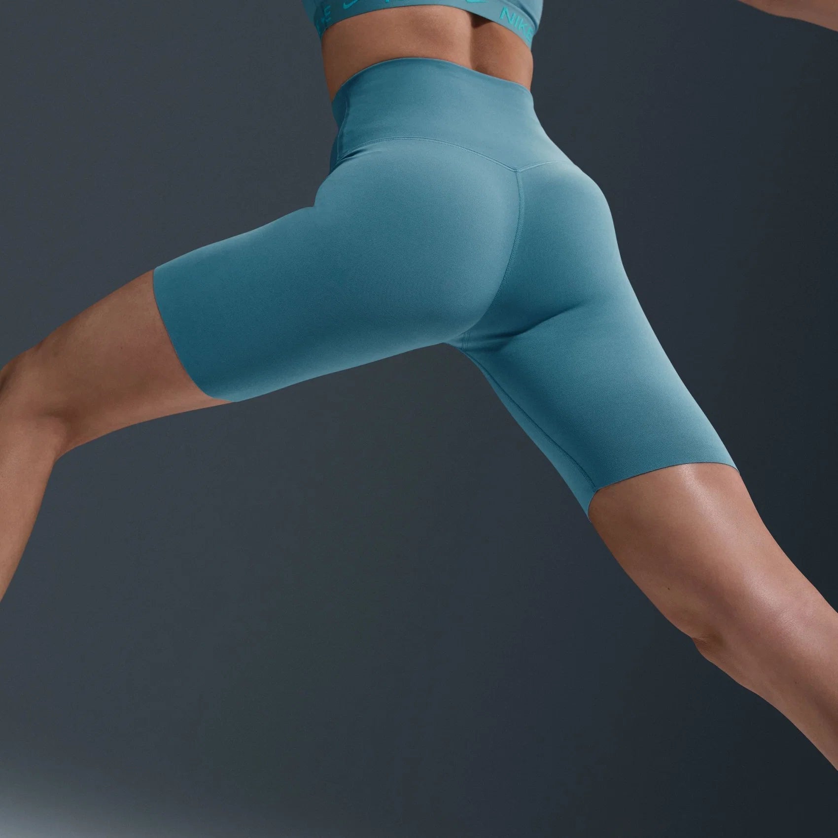 Дамски къс клин Nike Dri-FIT Zenvy High-Waisted Biker Shorts - DQ6003-006 отзад
