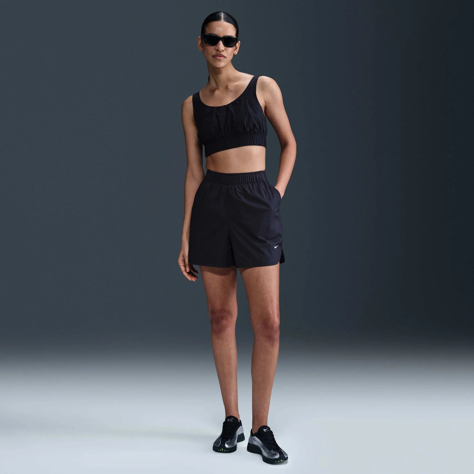 Дамски къс панталон Nike Sportswear Chill Poplin Mid-Rise Shorts - HJ0721-011 модел отпред