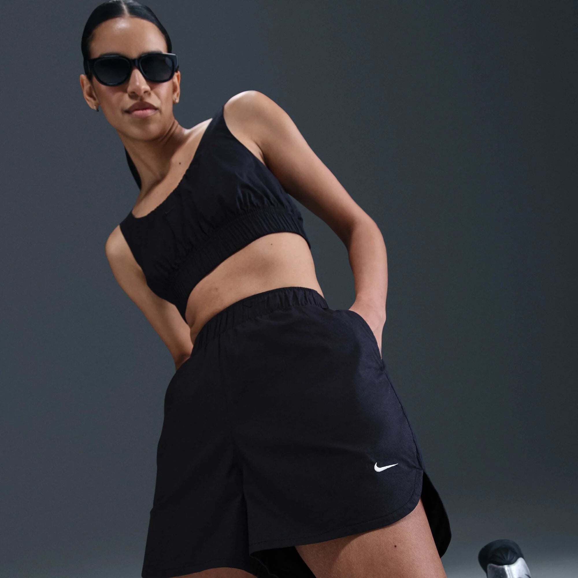 Дамски къс панталон Nike Sportswear Chill Poplin Mid-Rise Shorts - HJ0721-011 детайл отпред