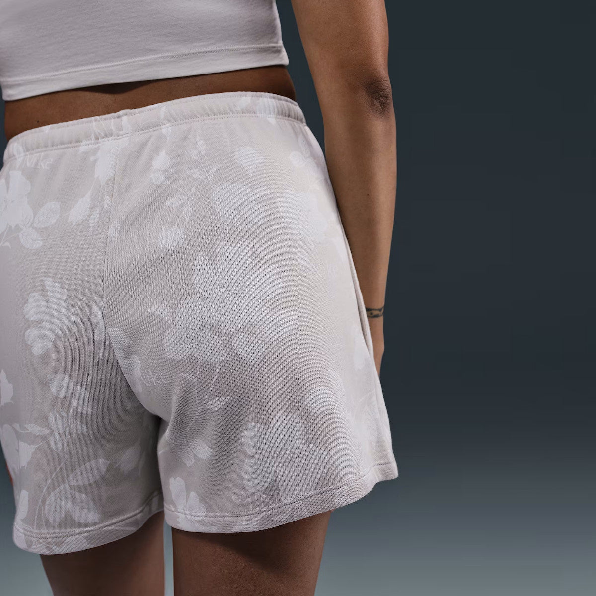 Дамски къс панталон Nike Chill Shorts - Airhouse