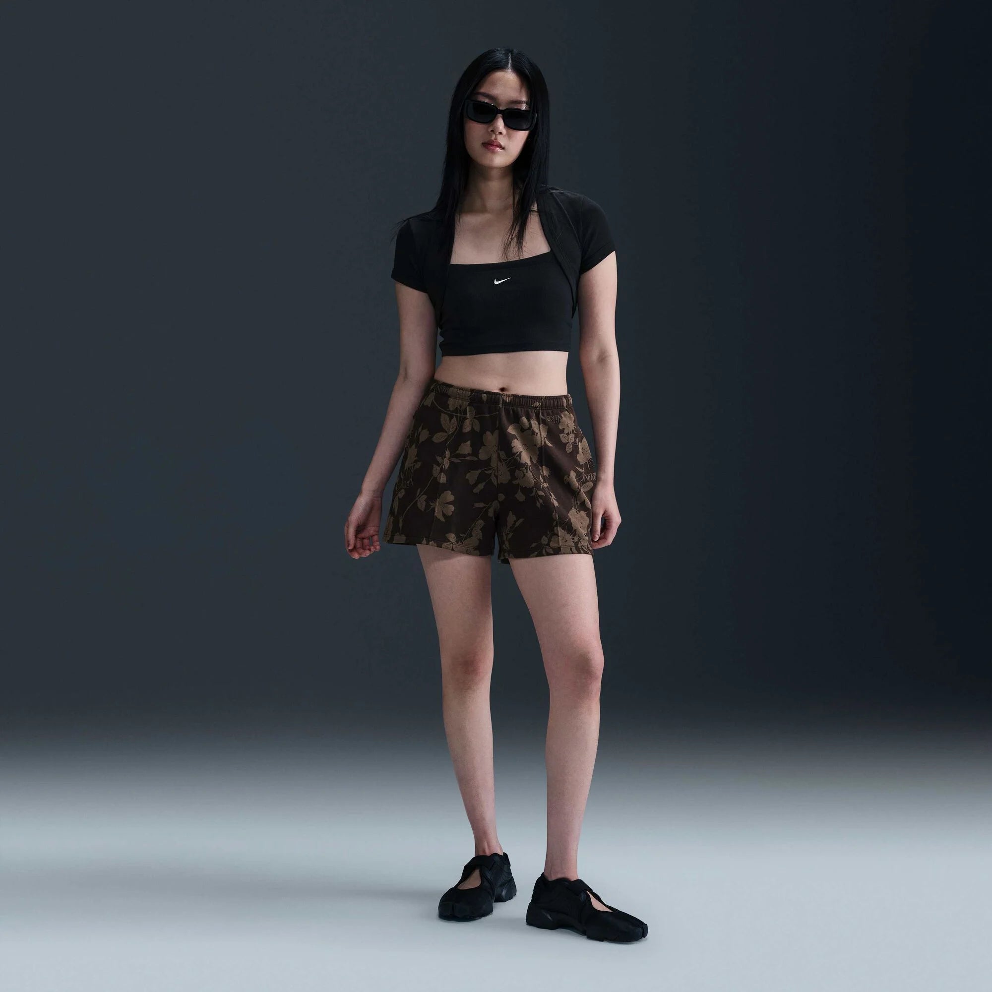Дамски къс панталон Nike Sportswear Chill Shorts - HQ5704-220 модел отпред