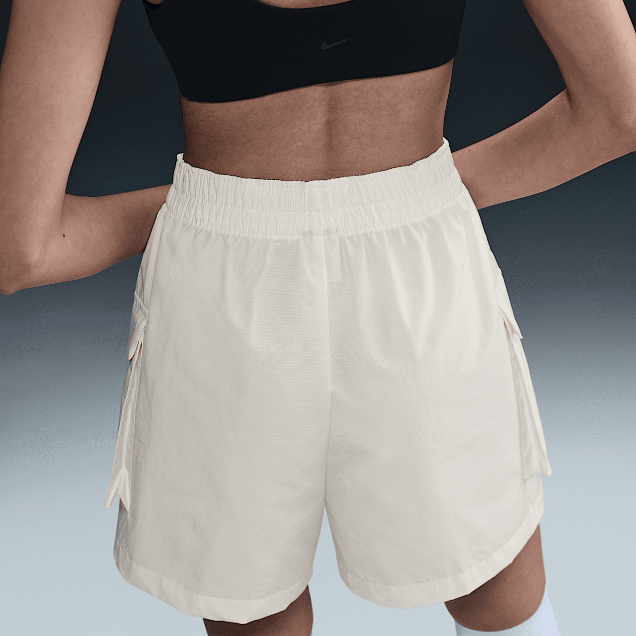 Дамски къс панталон Nike Sportswear Essential Woven High-Waisted Cargo Shorts - HM6982-133 отзад
