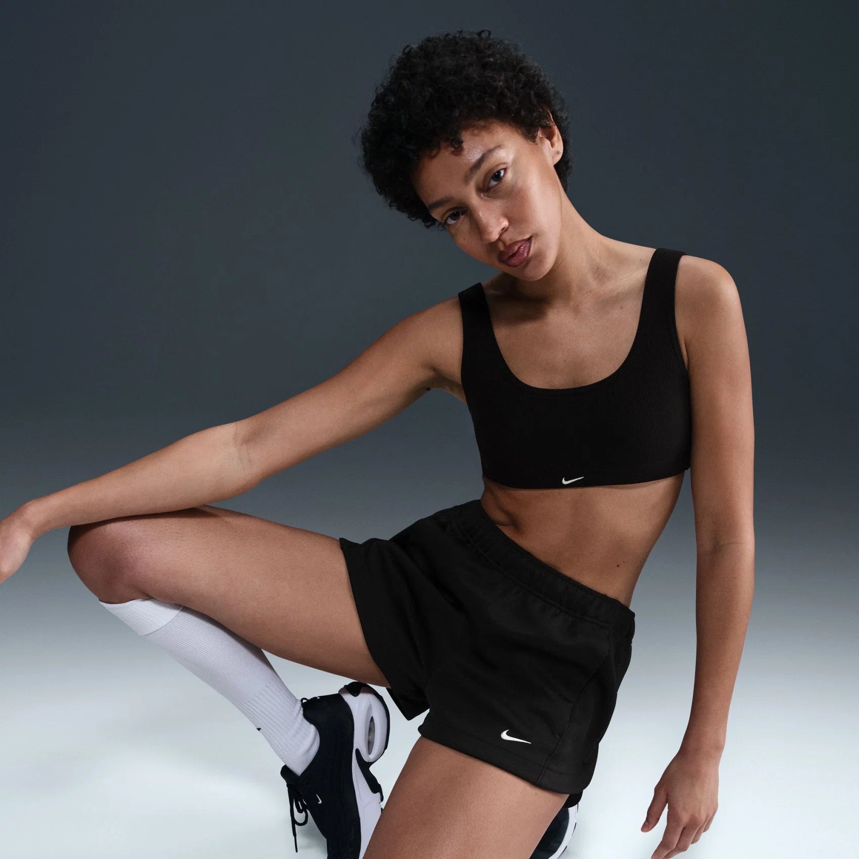 Дамски къс панталон Nike Windrunner Poly Knit Mid Rise Shorts - HJ1406-010