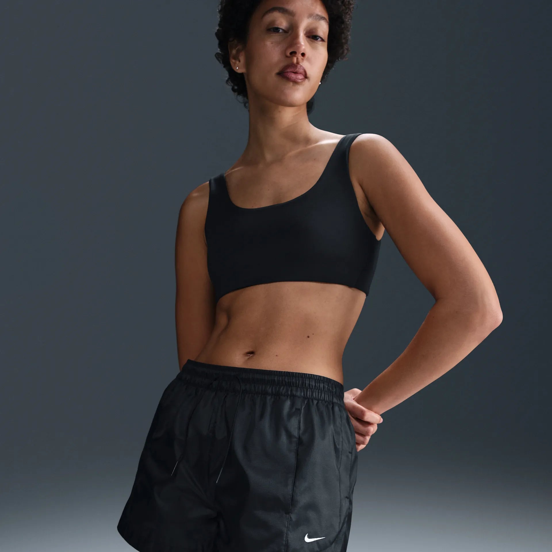 Дамски къс панталон Nike Windrunner Woven Mid Rise Shorts - HM8402-010