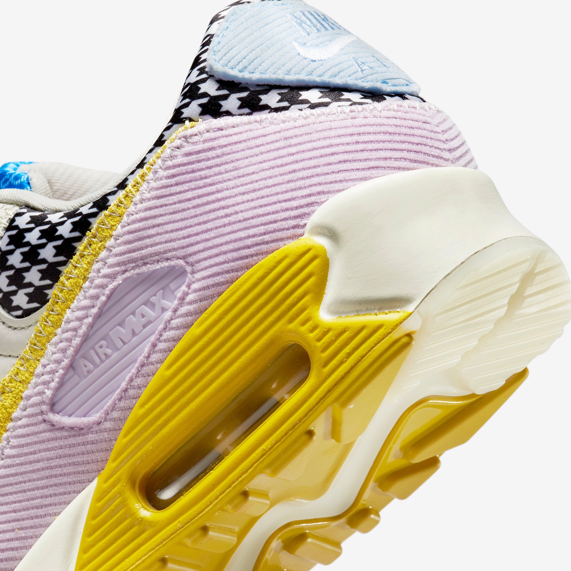 Дамски маратонки Nike Air Max 90 "Patchwork" - DM8075-100 детайл отзад