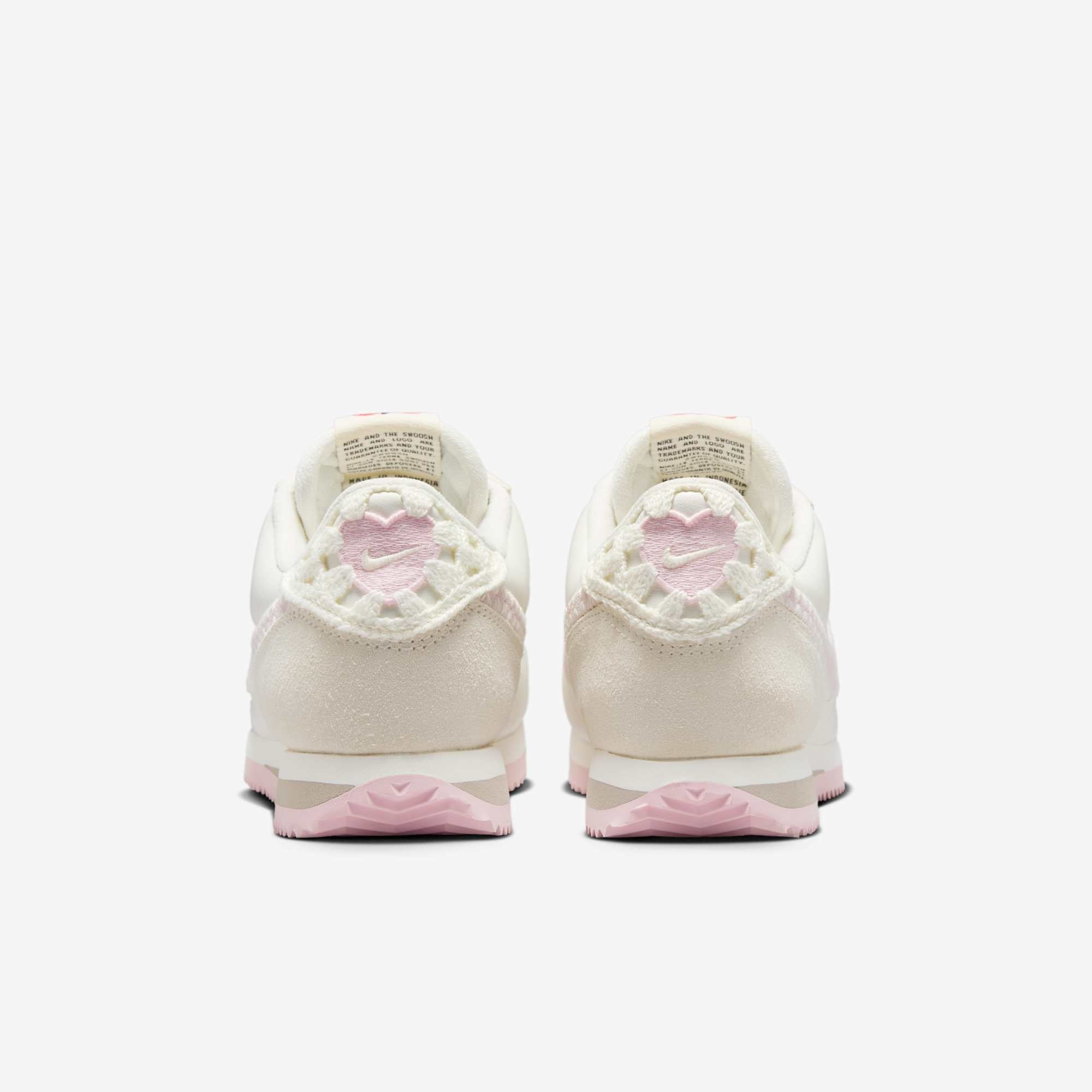 Дамски маратонки Nike Cortez "Valentine's Day" - HV6012-161 отзад