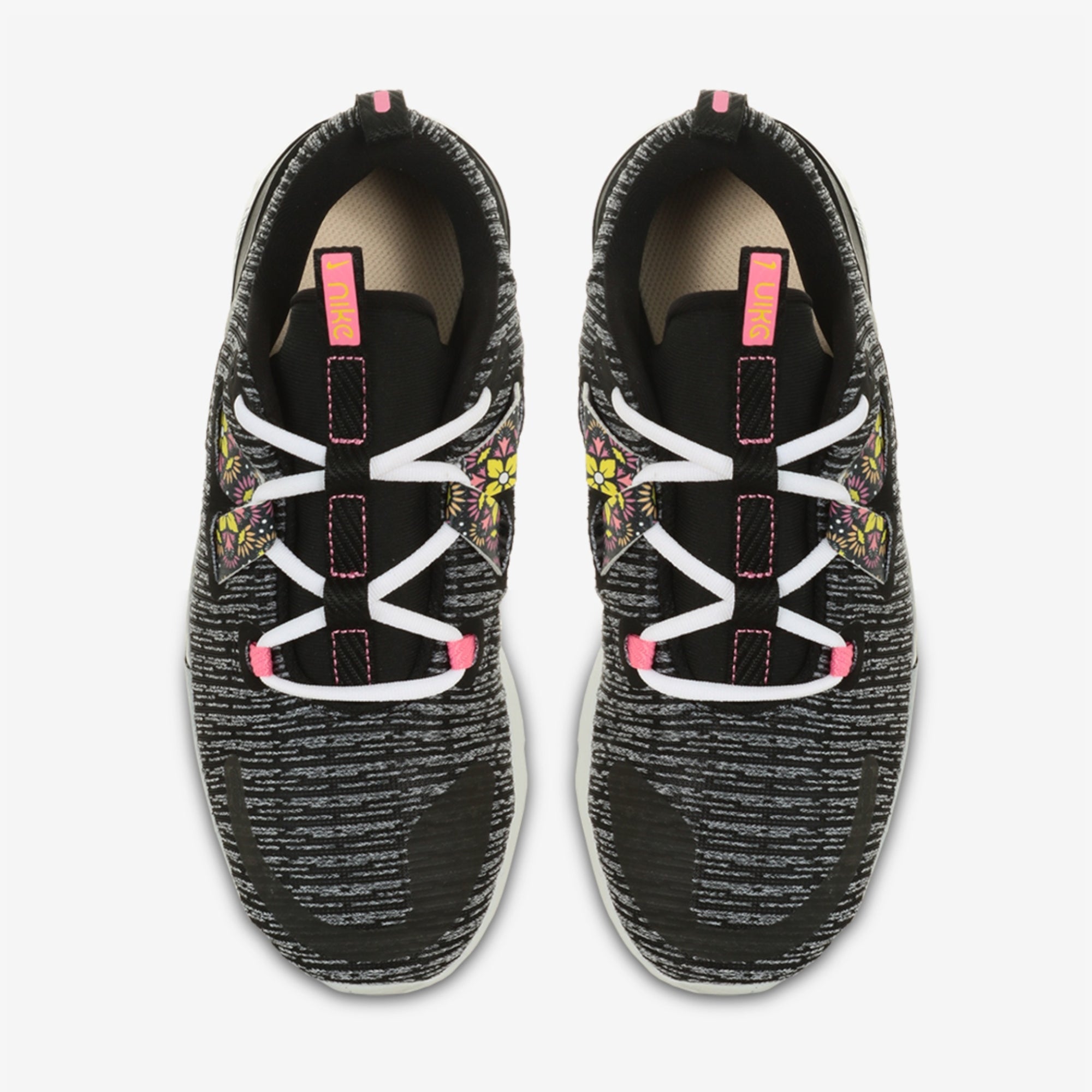 Дамски маратонки Nike Renew Arena - BQ9265-100 отгоре