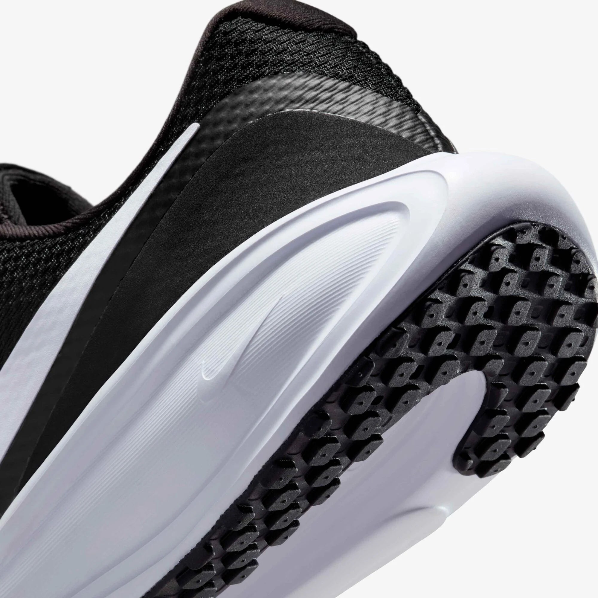 Дамски маратонки Nike Revolution 8 Road Running Shoes HJ8485-001 детайл подметка