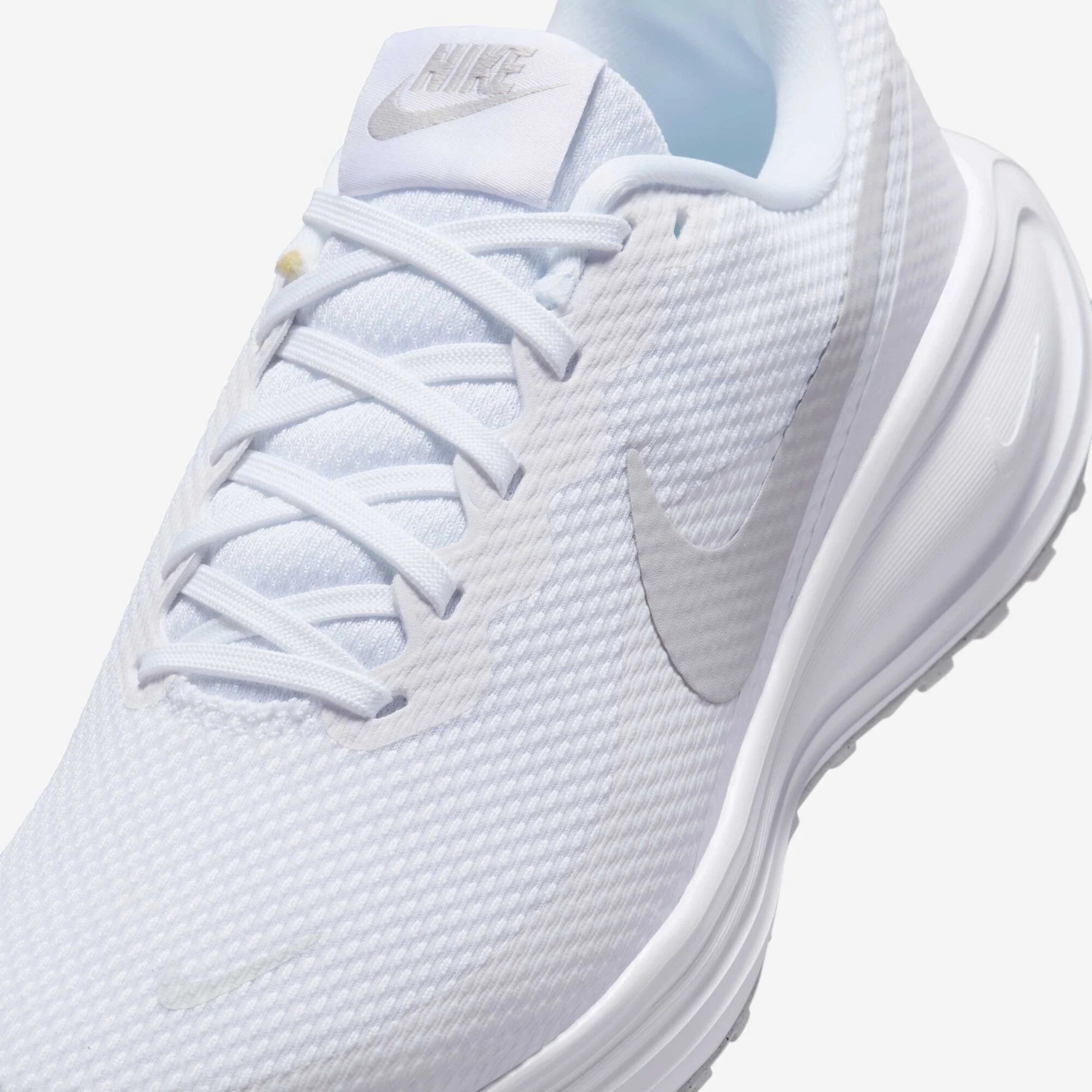 Дамски маратонки Nike Revolution 8 Road Running Shoes HJ8485-101 детайл горна част