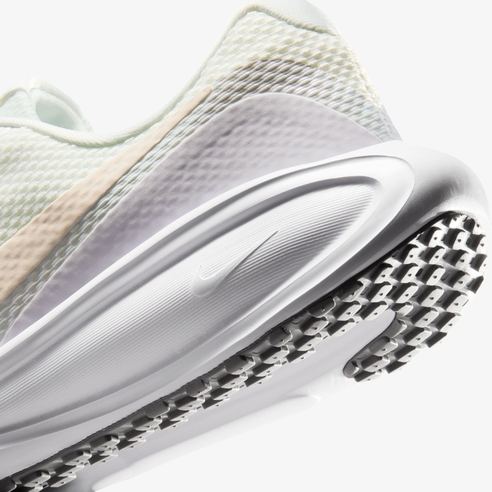Дамски маратонки Nike Revolution 8 Road Running Shoes - HJ8485-105 детайл отзад