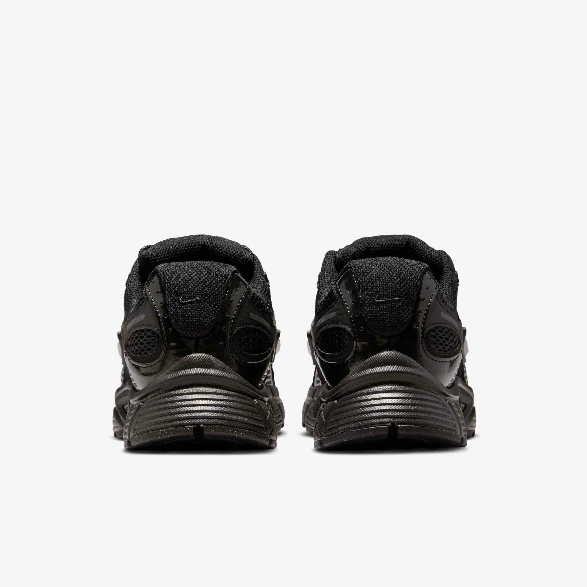 Дамски маратонки Nike V5 RNR with Reflective Accents HQ7901-001 изглед отзад