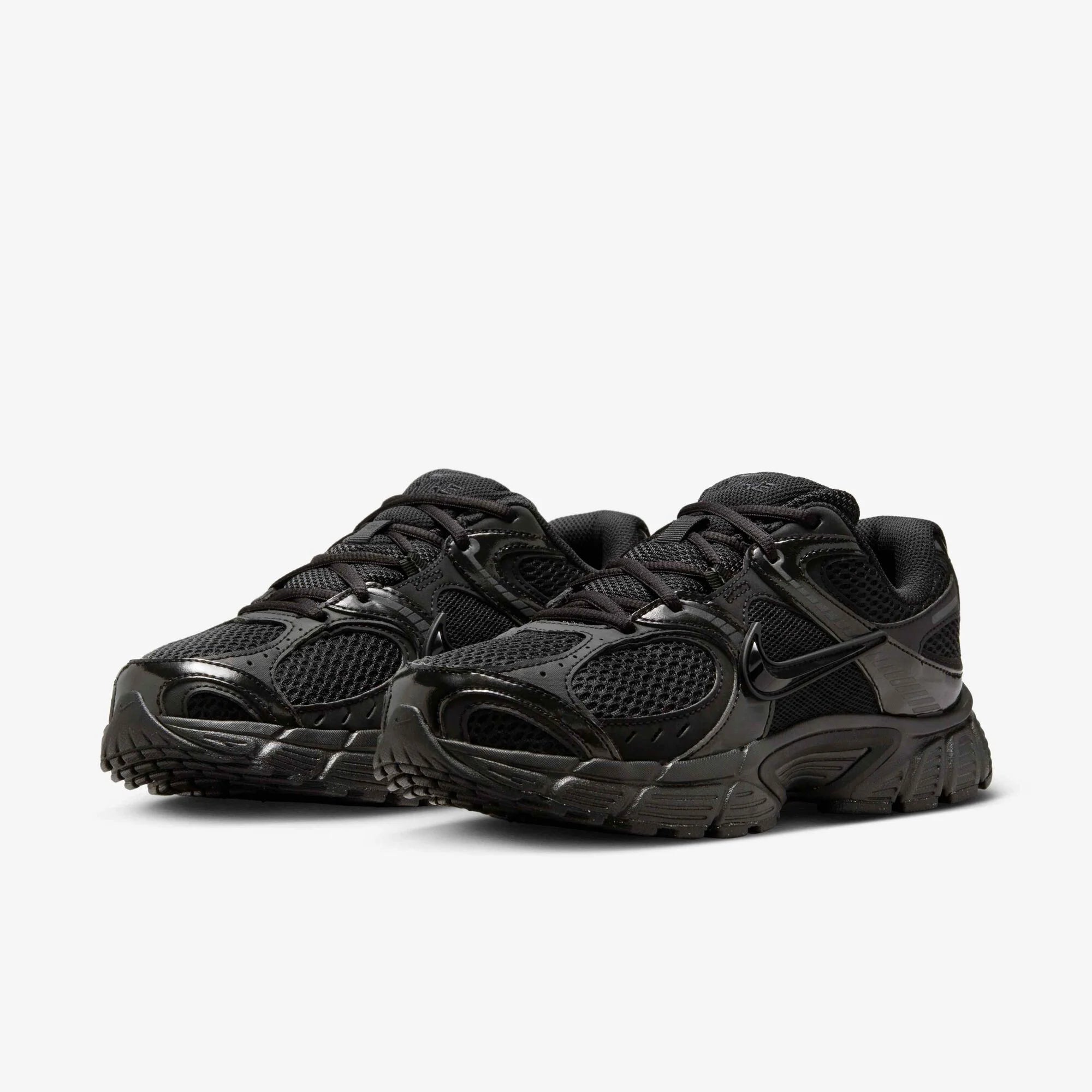 Дамски маратонки Nike V5 RNR with Reflective Accents HQ7901-001 изглед отпред