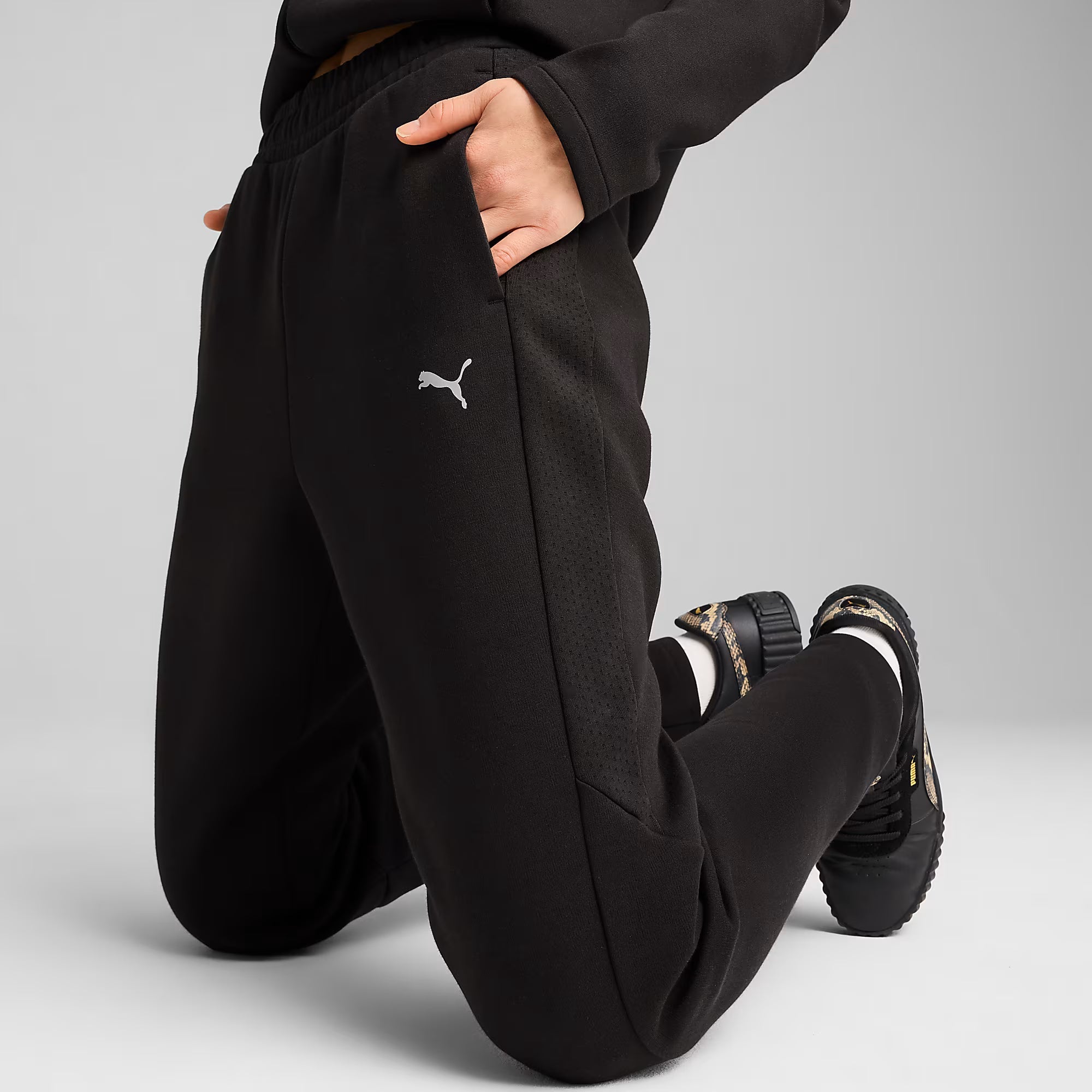 Дамски панталон Puma Evostripe Sweatpants - Airhouse