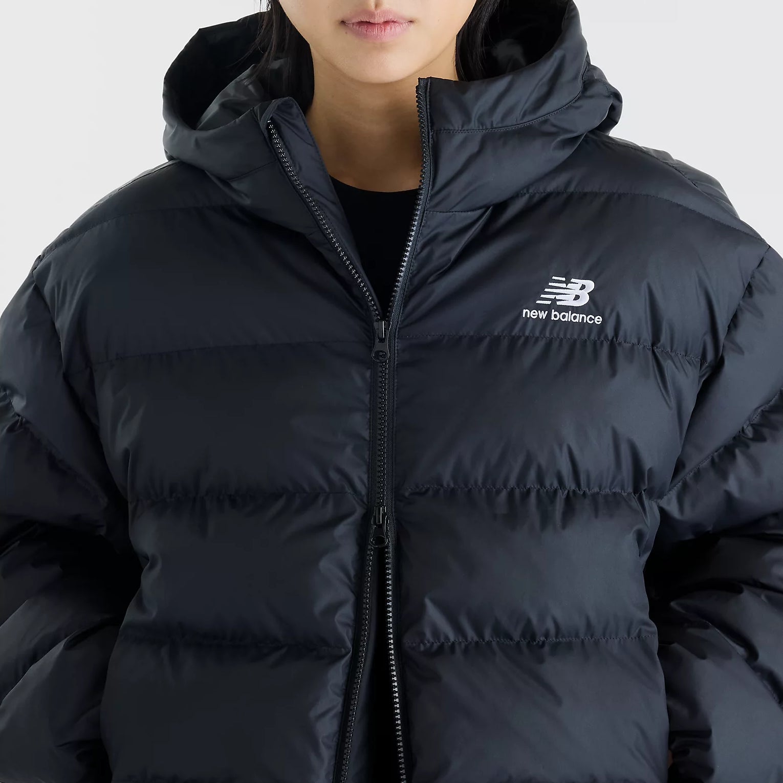 Дамско яке New Balance Boston Puffer Jacket - WJ62V5SNBK детайл цип