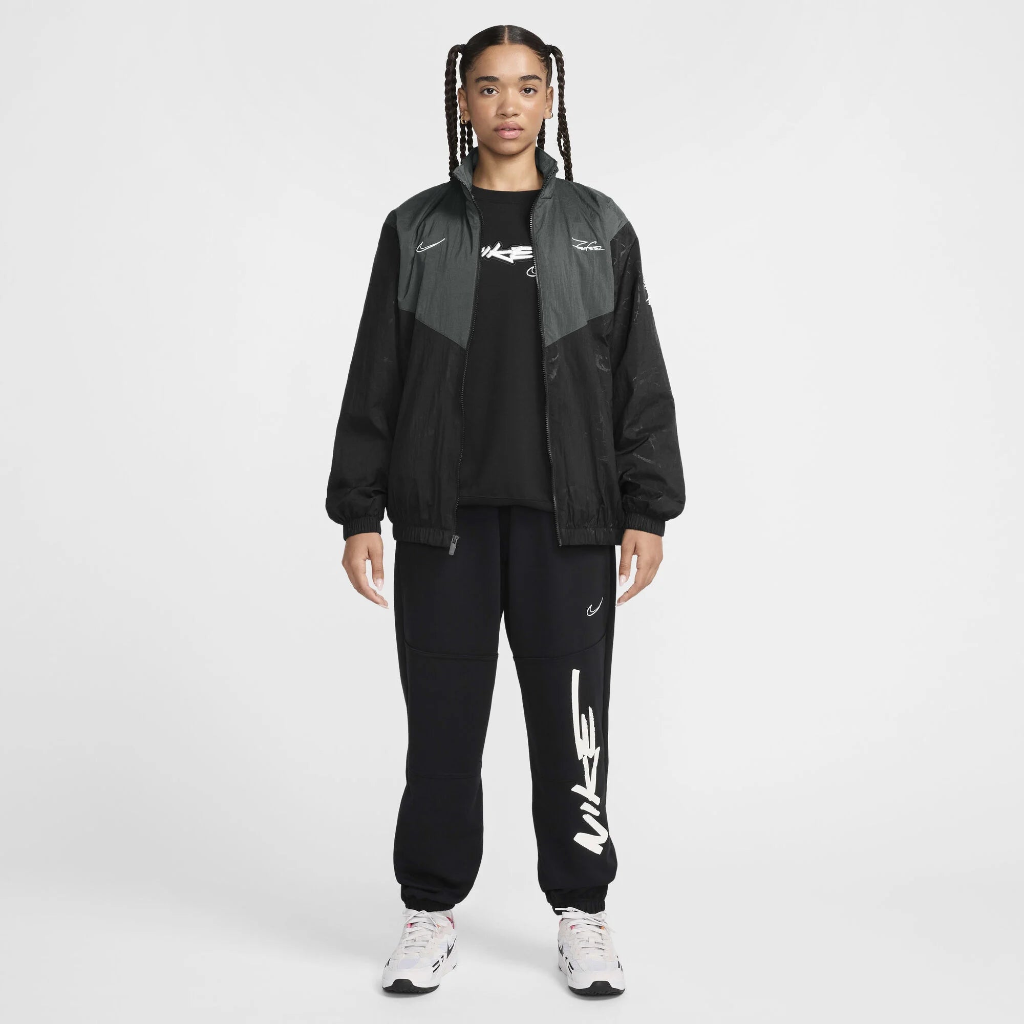 Дамско яке Nike Breaking Windrunner Jacket - Airhouse