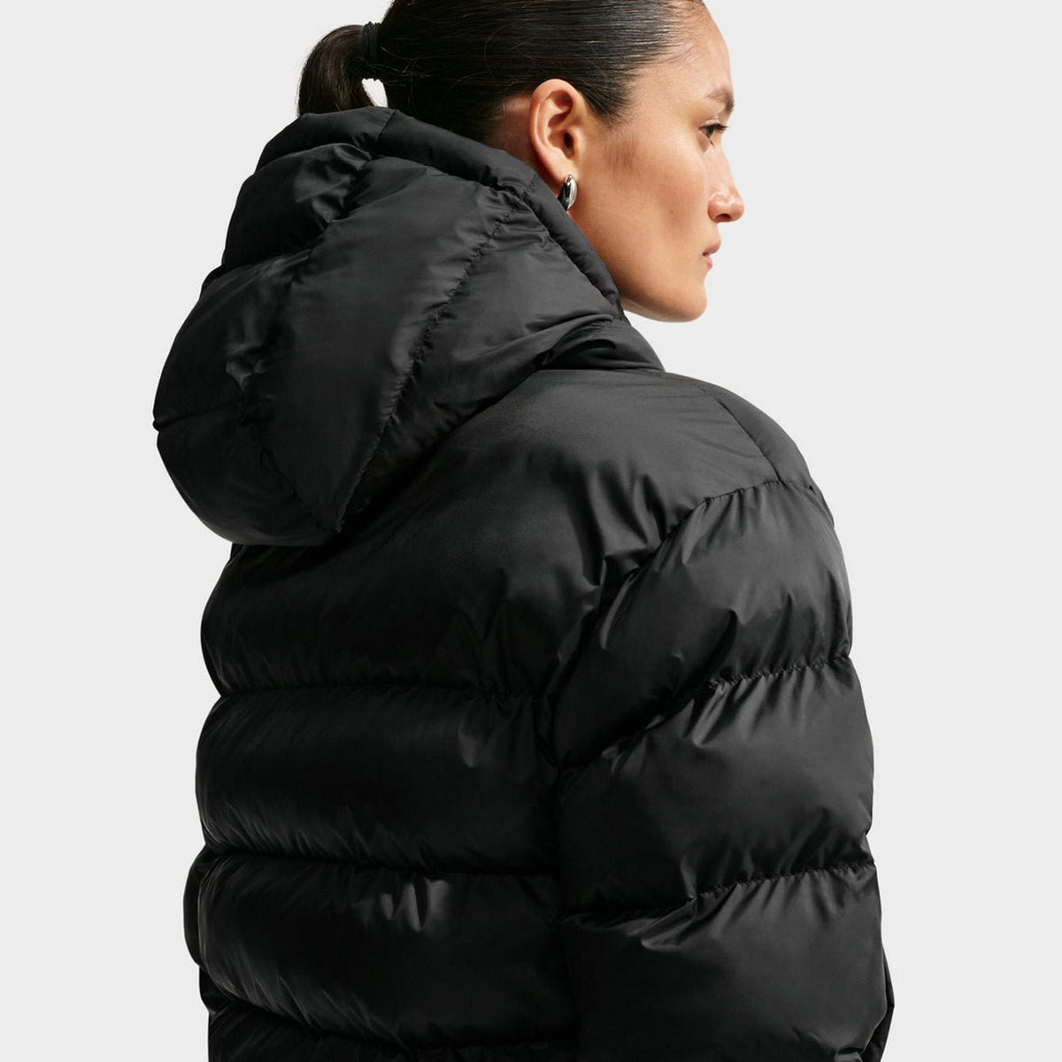 Дамско яке Nike Therma-FIT Classic Puffer Jacket - IF5931-010 отзад
