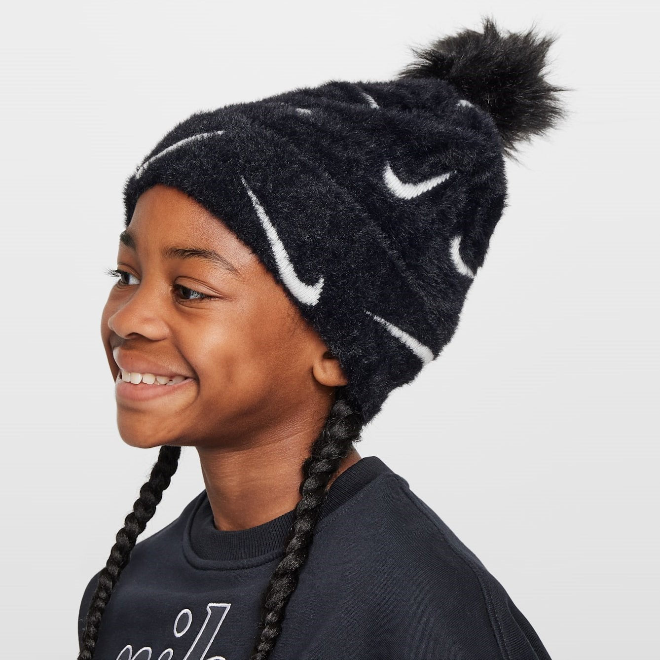 Детска шапка Nike Peak Beanie Pom - Airhouse