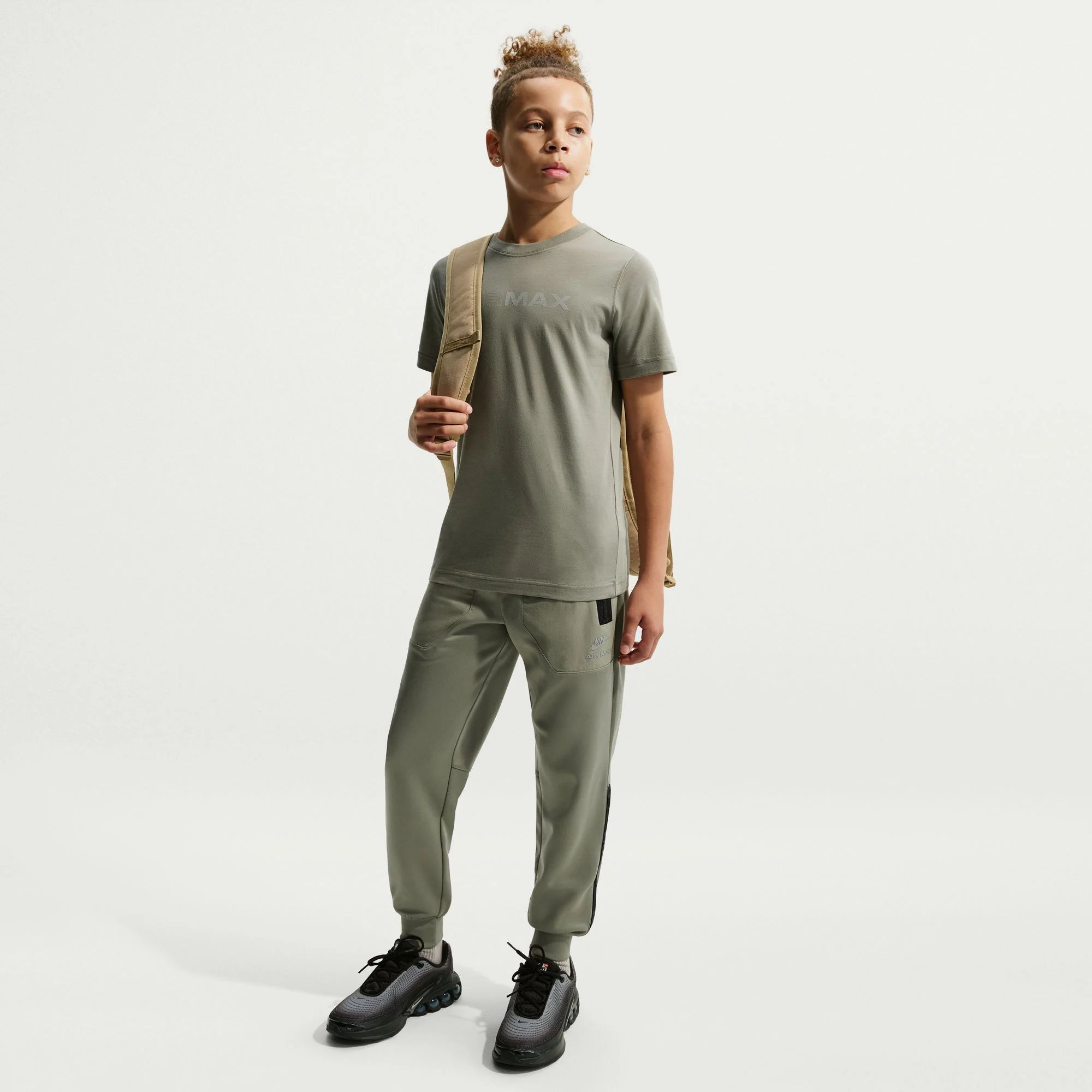 Детска тениска Nike Sportswear Air Max T-Shirt IO1157-320 модел отпред