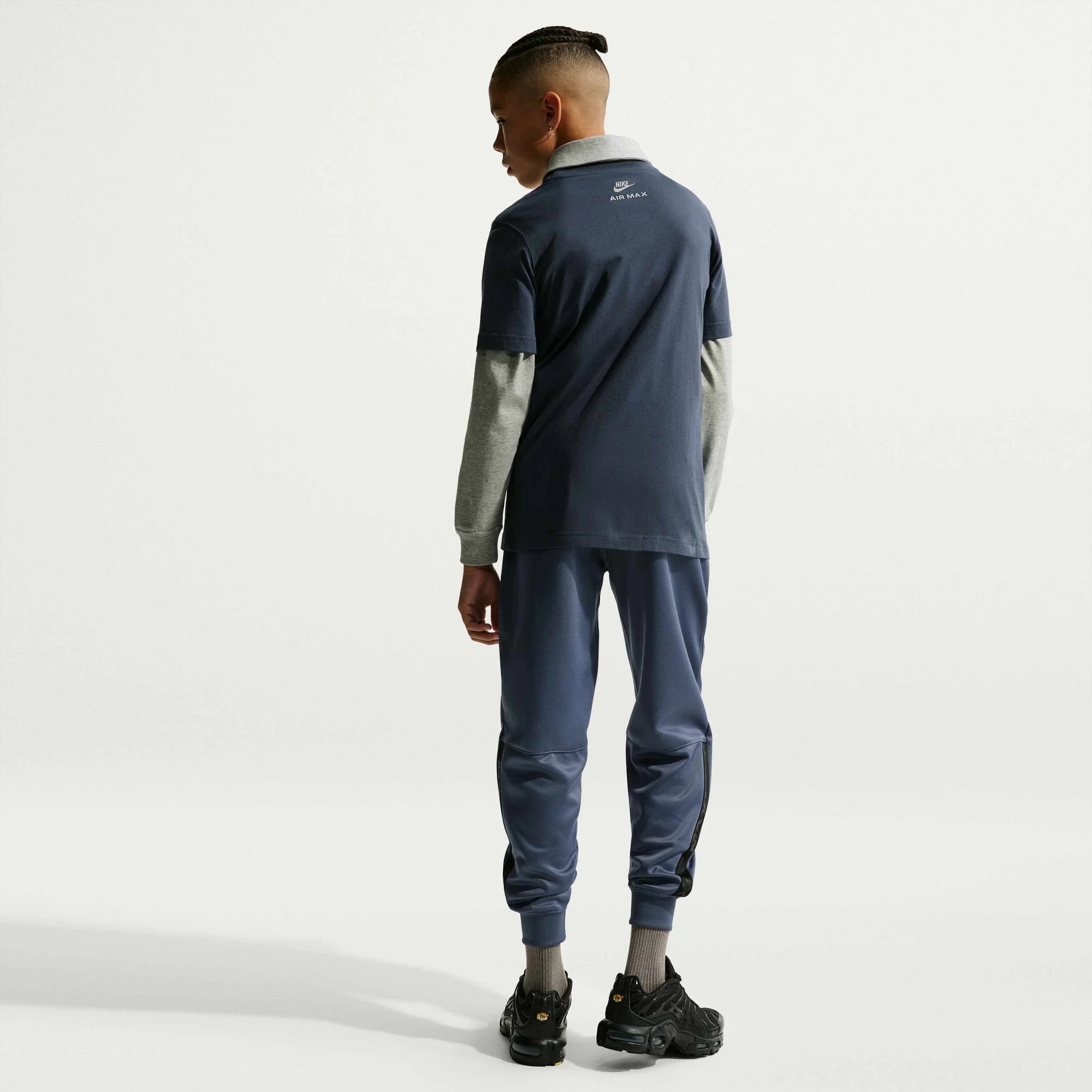Детска тениска Nike Sportswear Air Max T-Shirt - IO1157-437 модел отзад