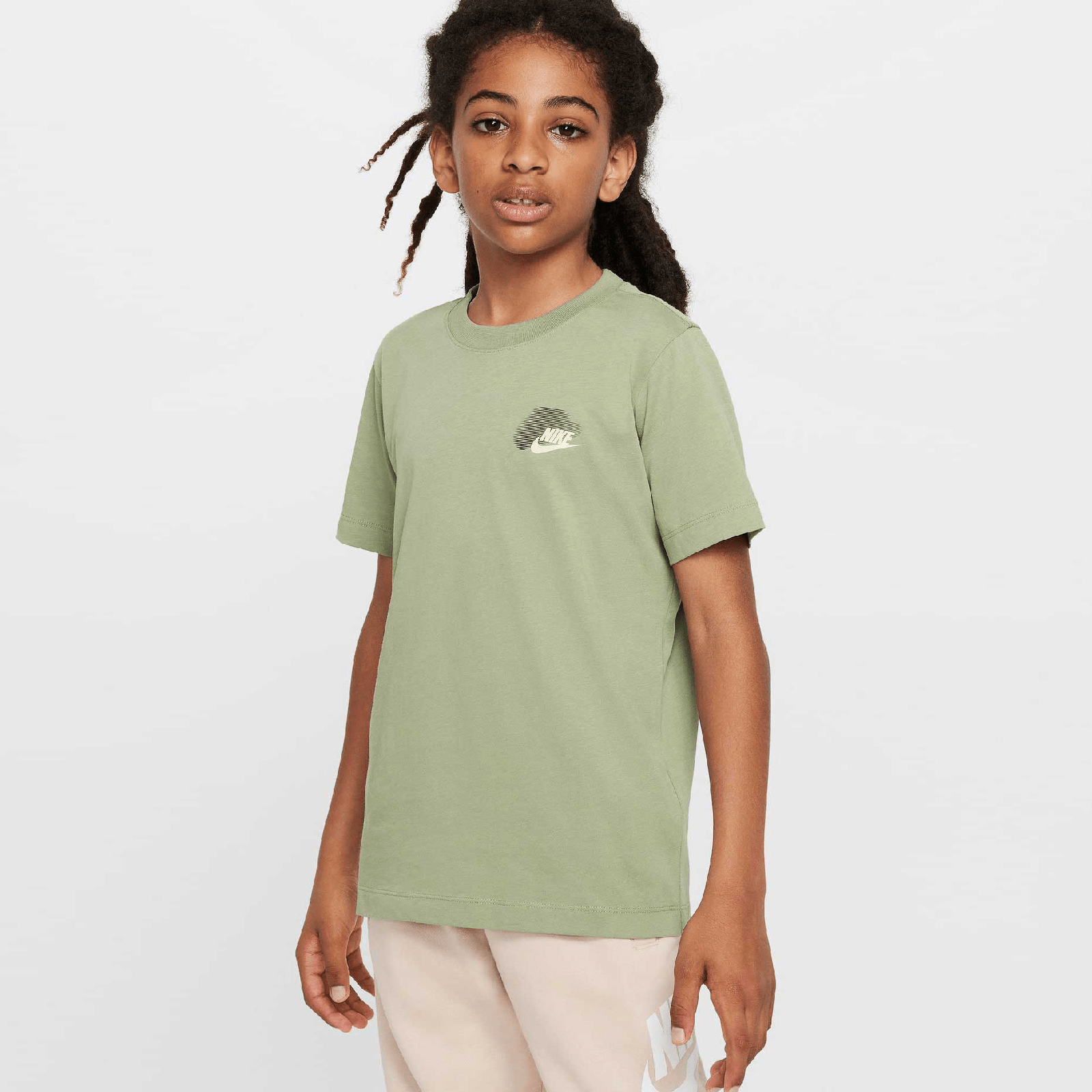 Детска тениска Nike Standard Issue Graphic Tee - Airhouse