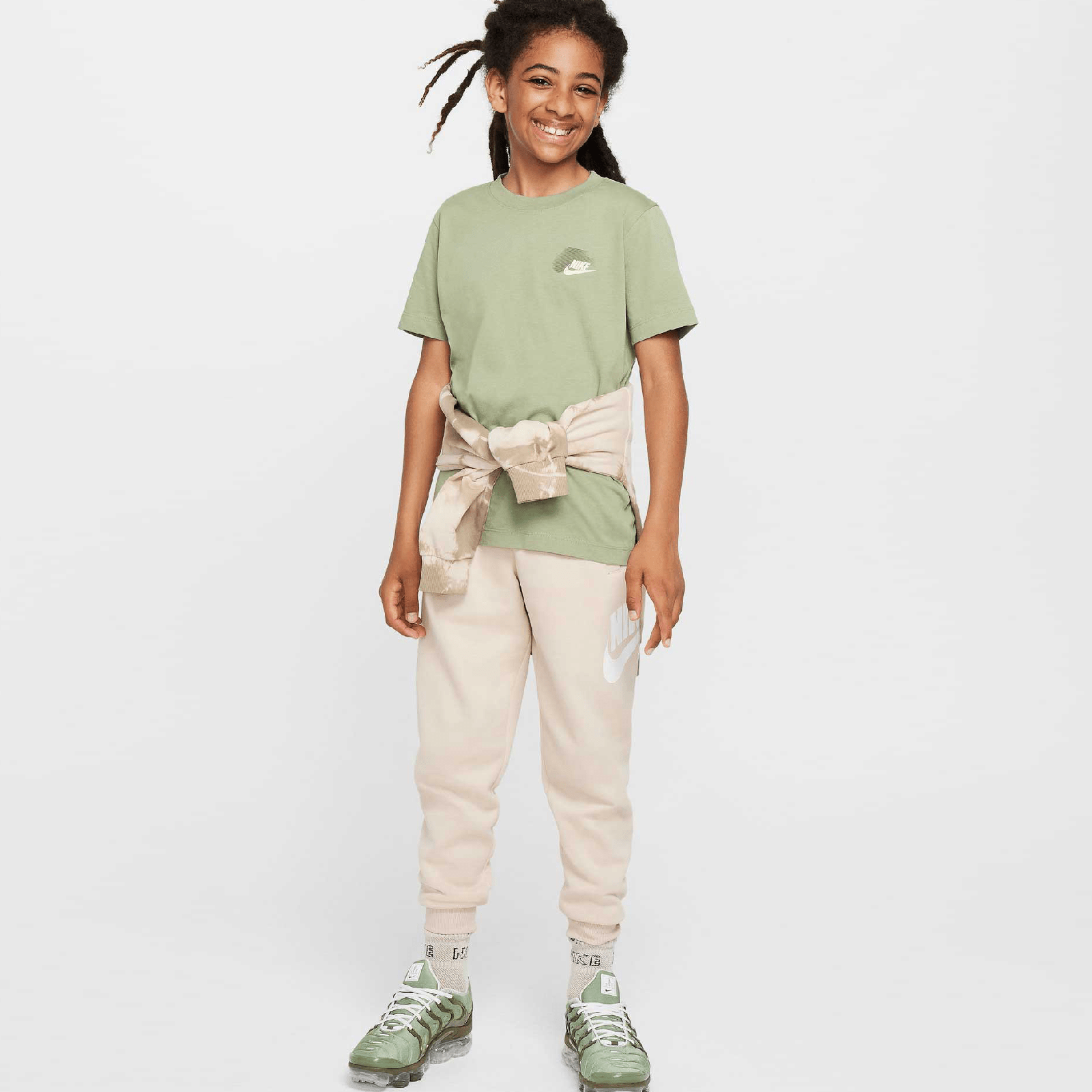 Детска тениска Nike Standard Issue Graphic Tee - Airhouse